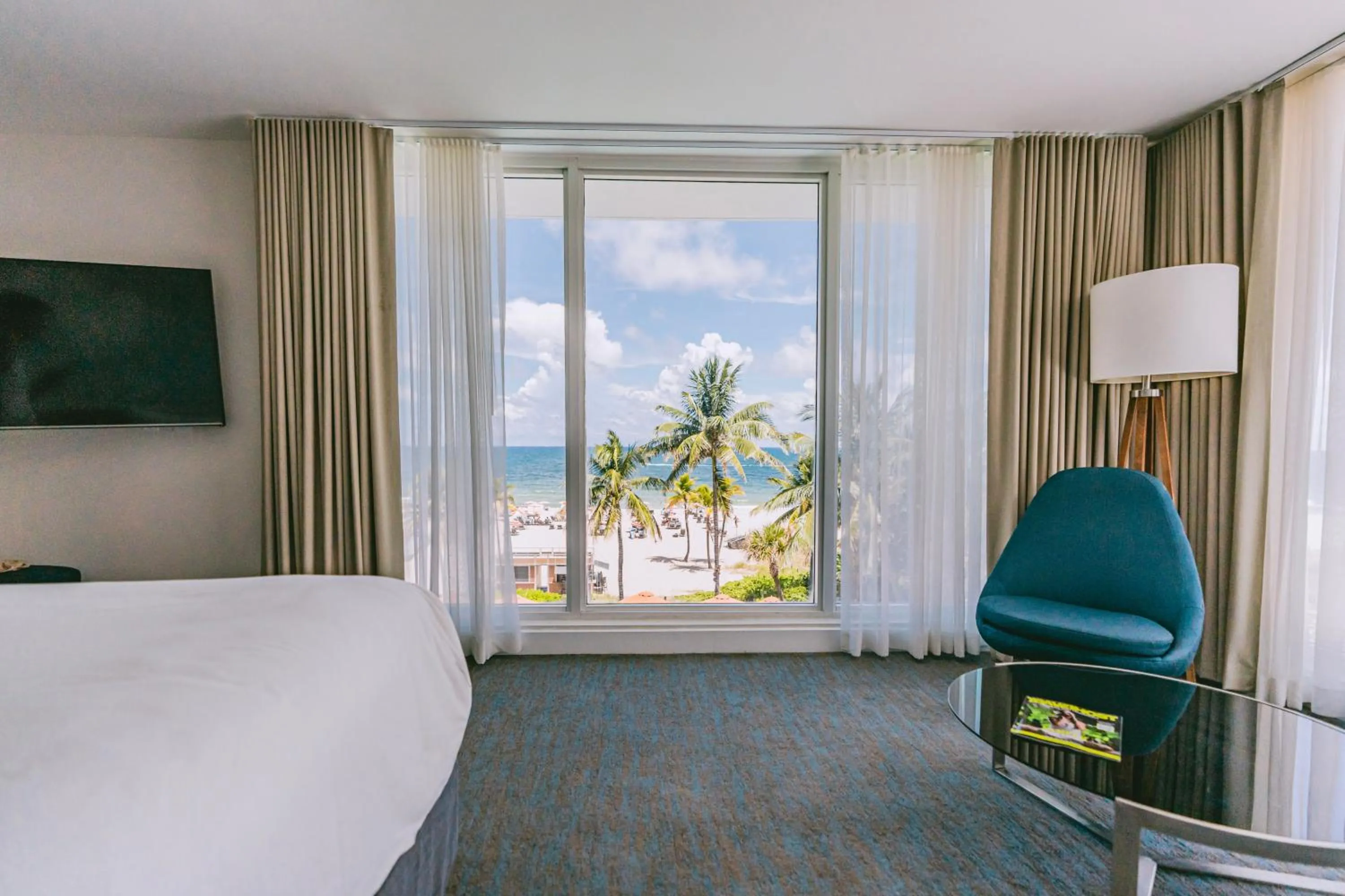 View (from property/room), Bed in B Ocean Resort Fort Lauderdale Beach