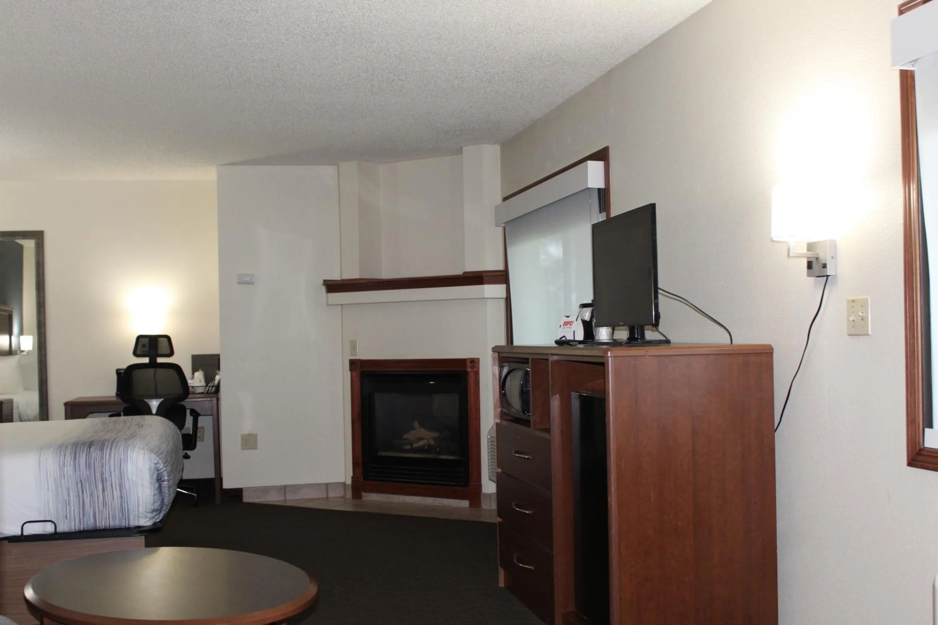 Bedroom in AmericInn by Wyndham Windsor Ft. Collins