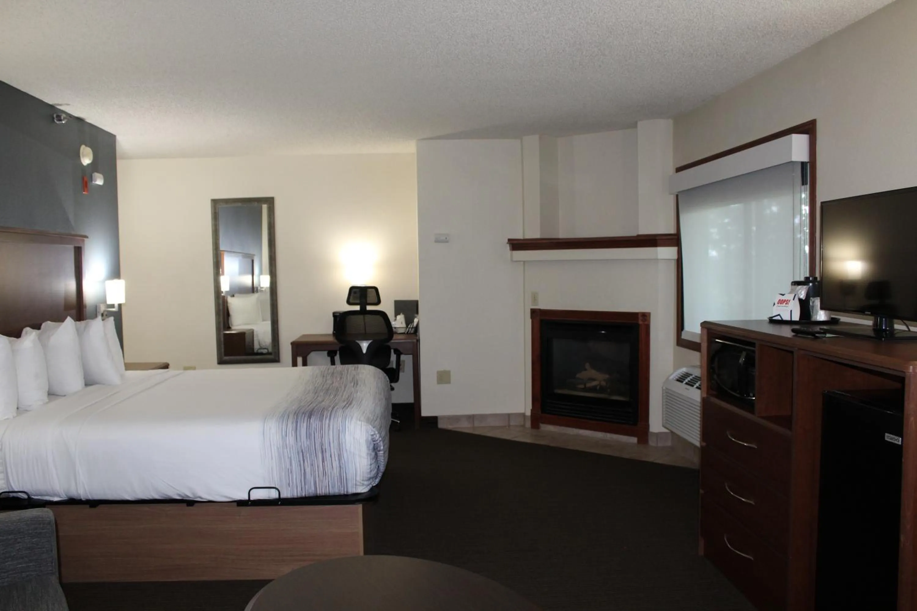 Bed in AmericInn by Wyndham Windsor Ft. Collins