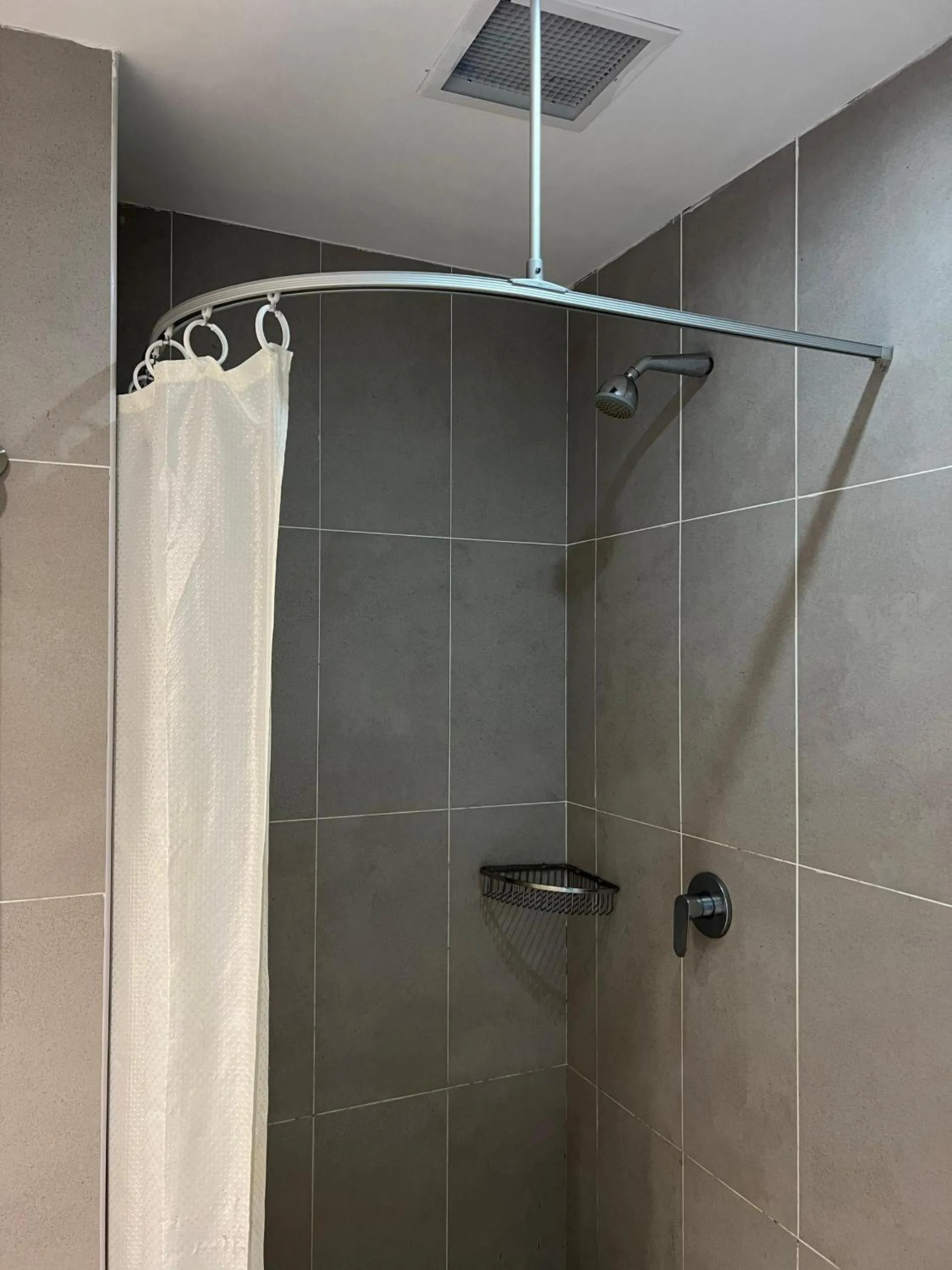 Shower in Serapi Verdure Hotel