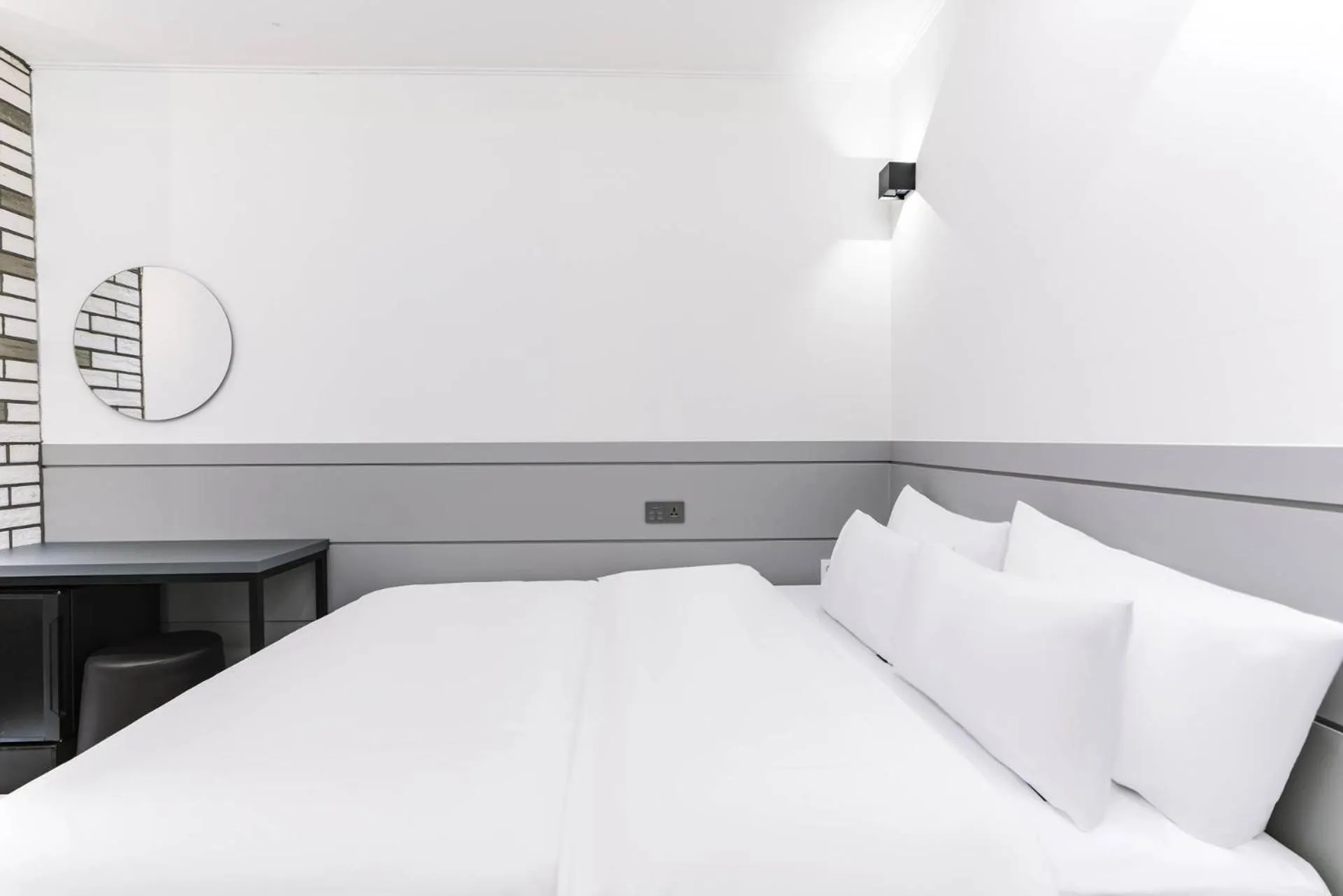 Photo of the whole room in Pyeongtaek Godeok Rich Stay Hotel