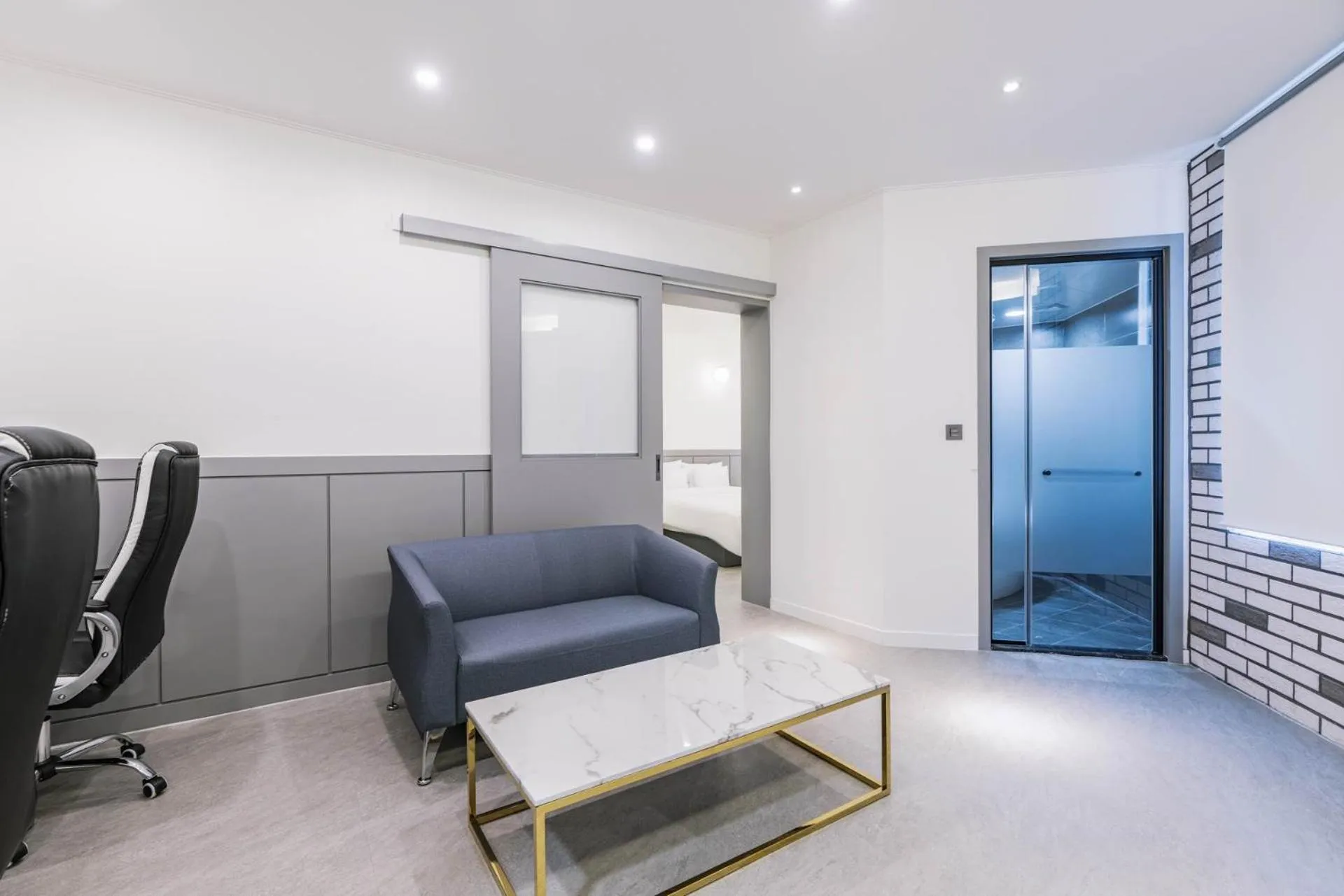 Living room, Seating Area in Pyeongtaek Godeok Rich Stay Hotel