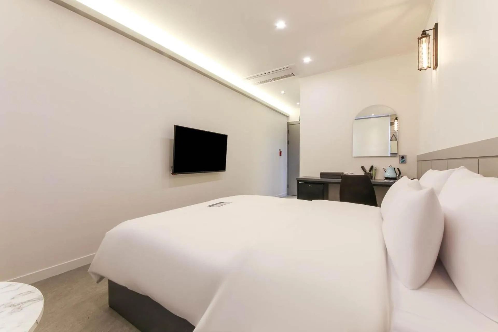 Photo of the whole room in Pyeongtaek Godeok Rich Stay Hotel