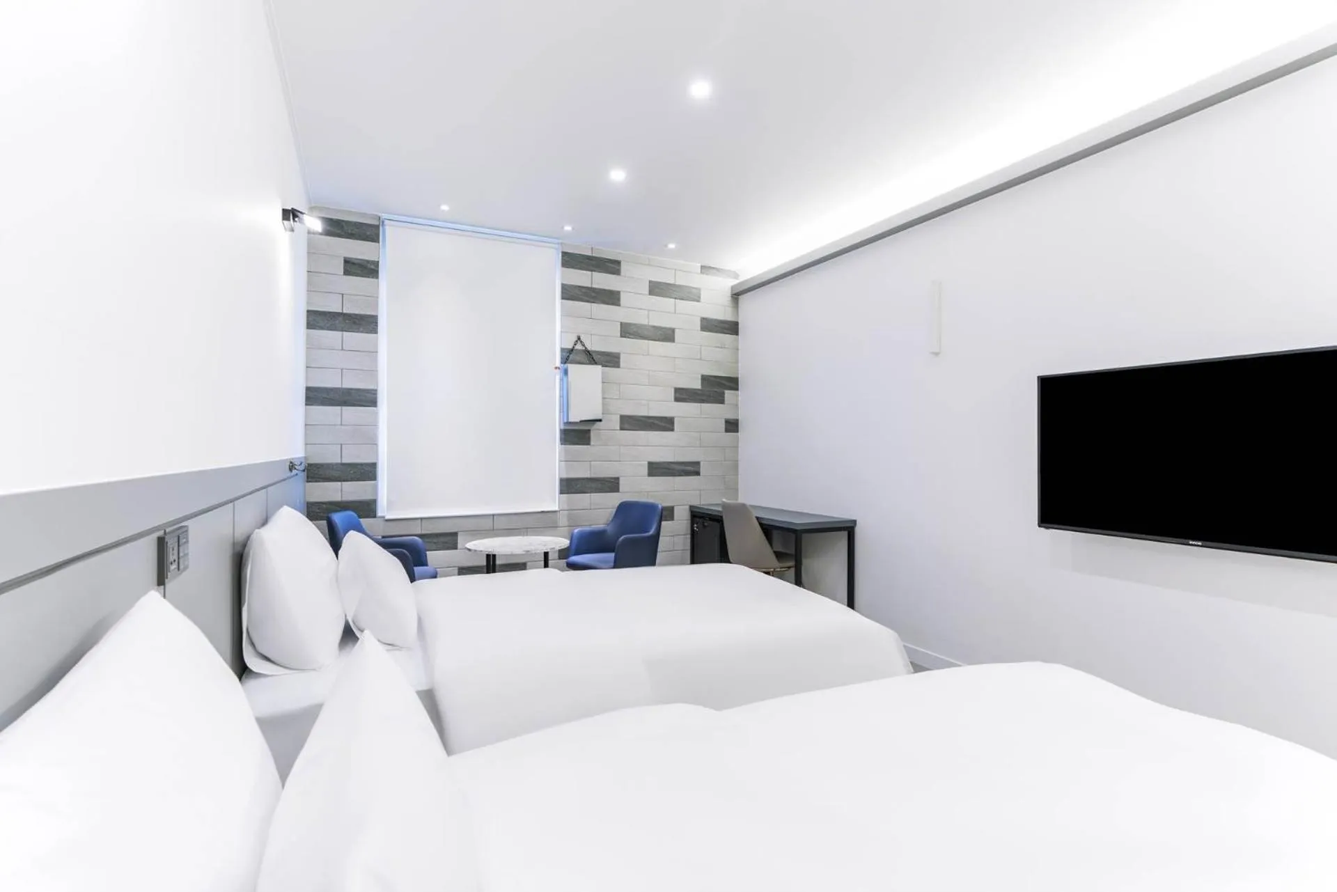 Photo of the whole room, TV/Entertainment Center in Pyeongtaek Godeok Rich Stay Hotel