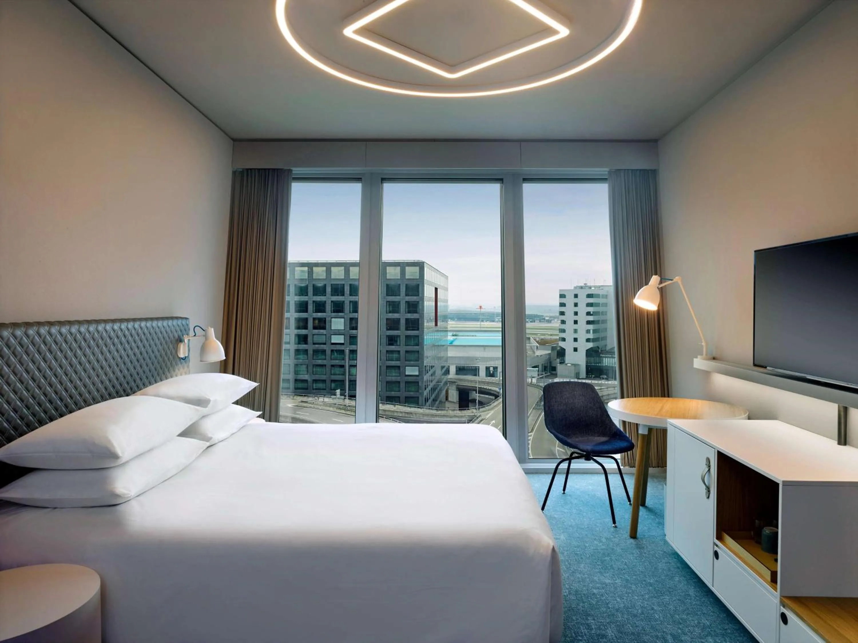 Bed in Hyatt Place Zurich Airport the Circle
