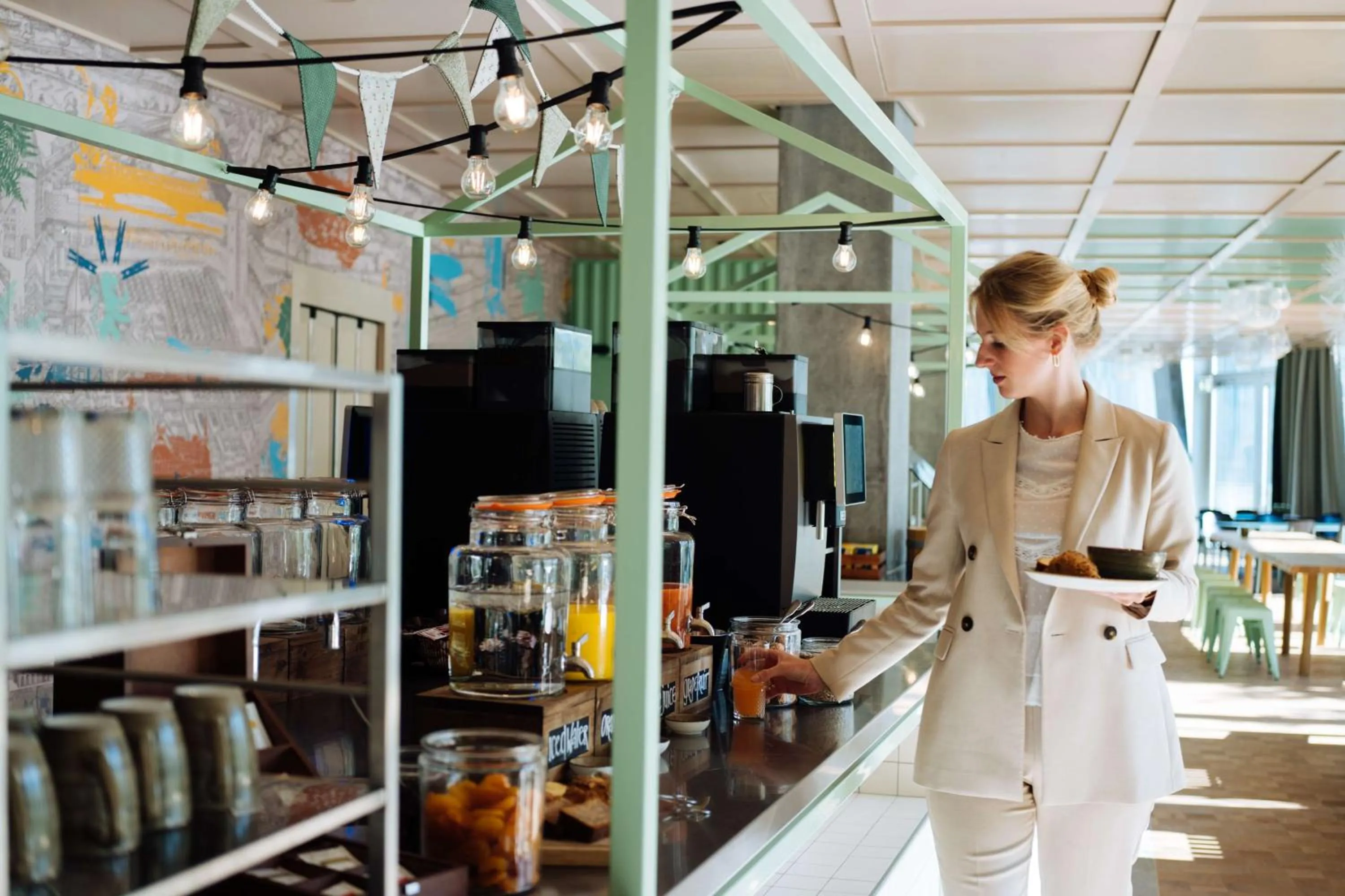 Restaurant/places to eat in Hyatt Place Zurich Airport the Circle