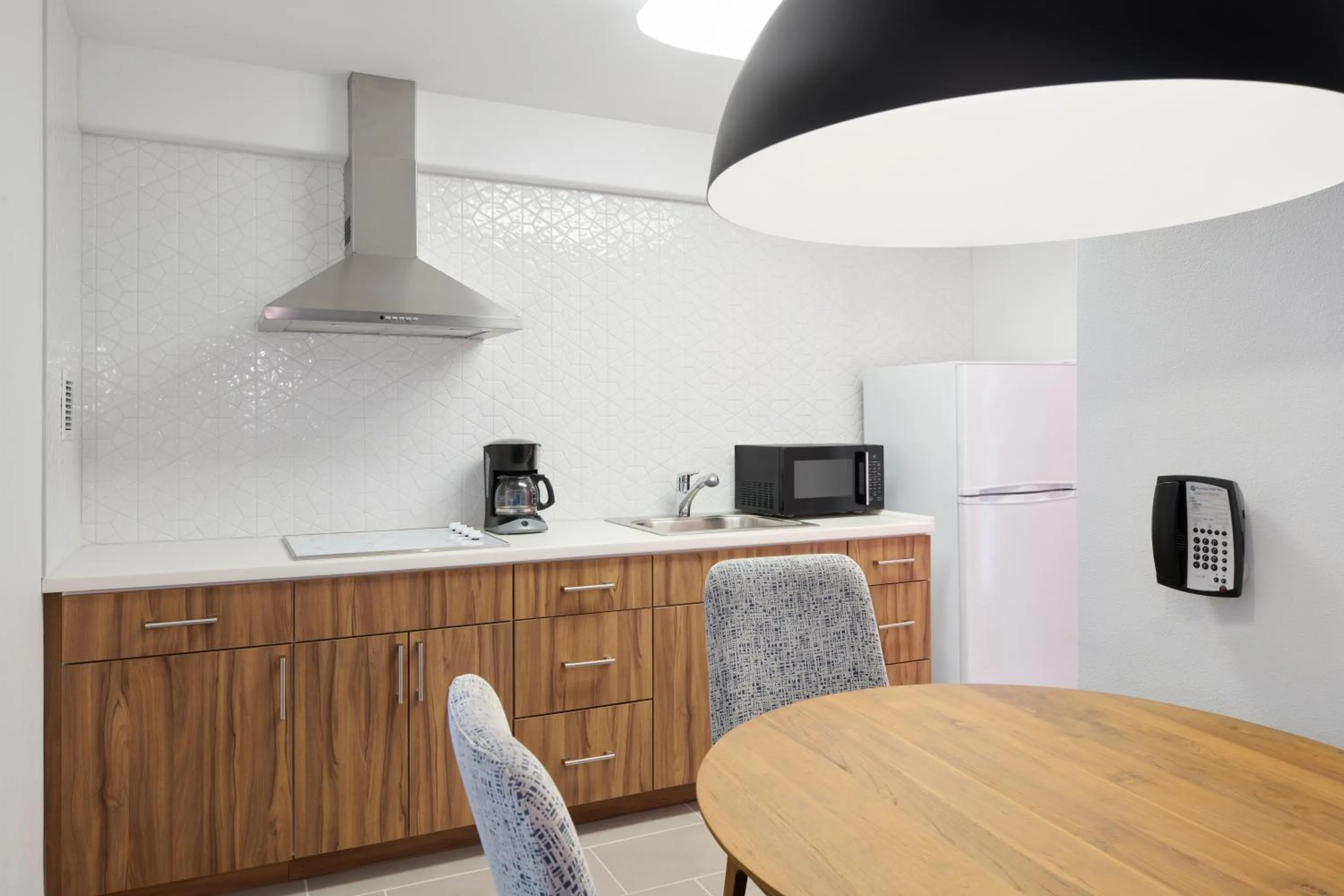 Kitchen or kitchenette in Ilima Hotel