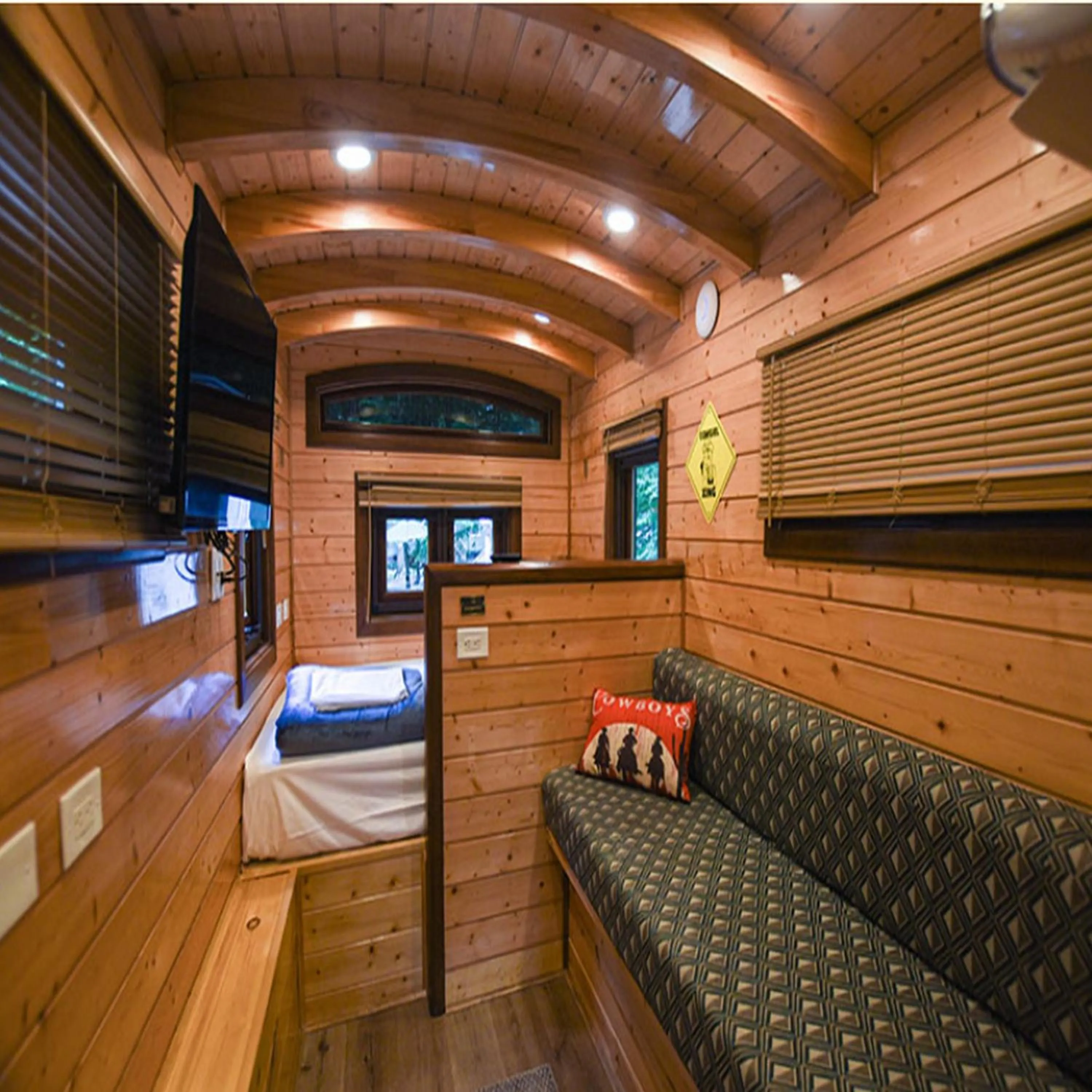 Photo of the whole room in Camptel Poconos