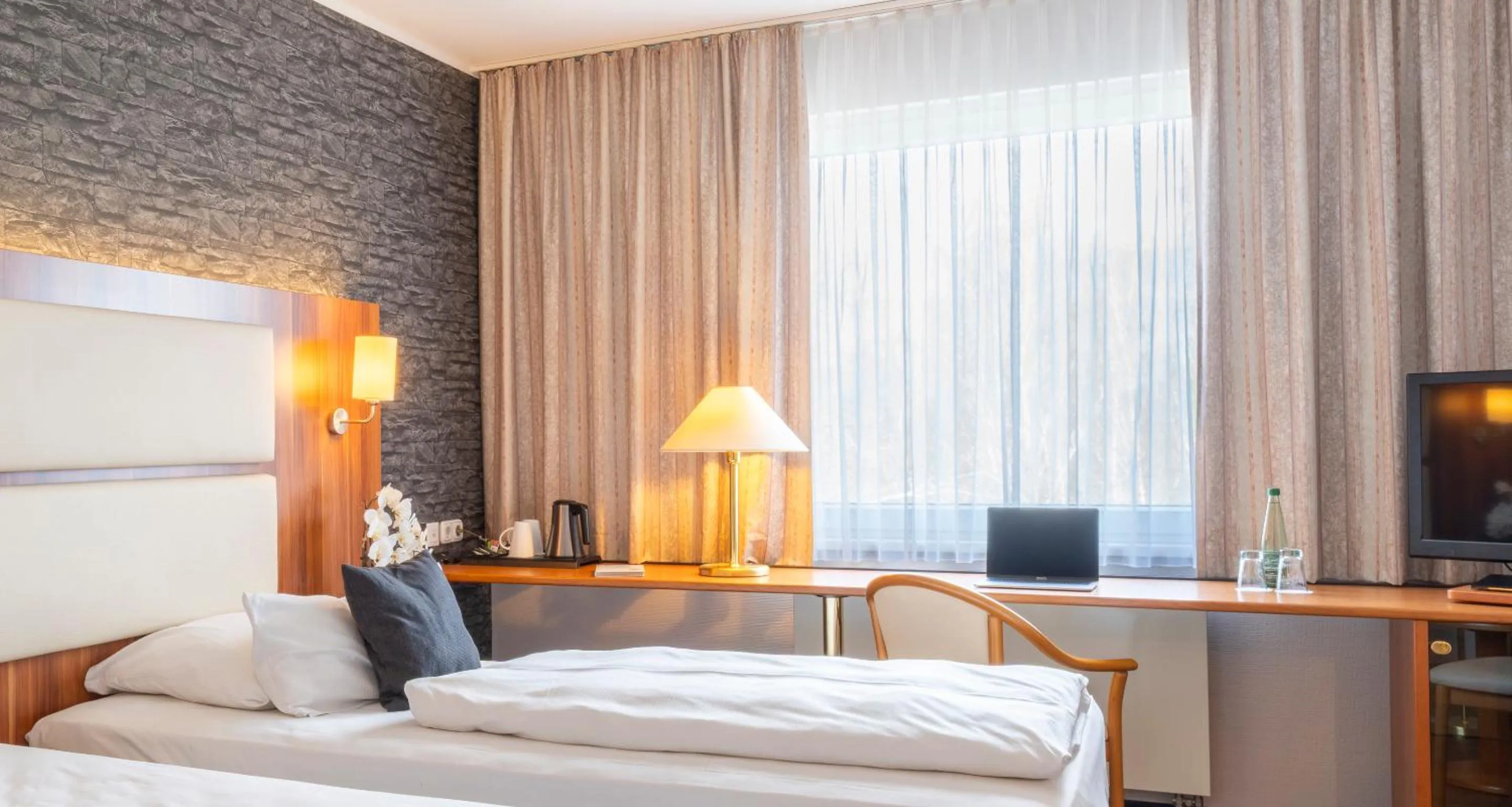 Photo of the whole room, Bed in Best Western Plaza Hotel Zwickau