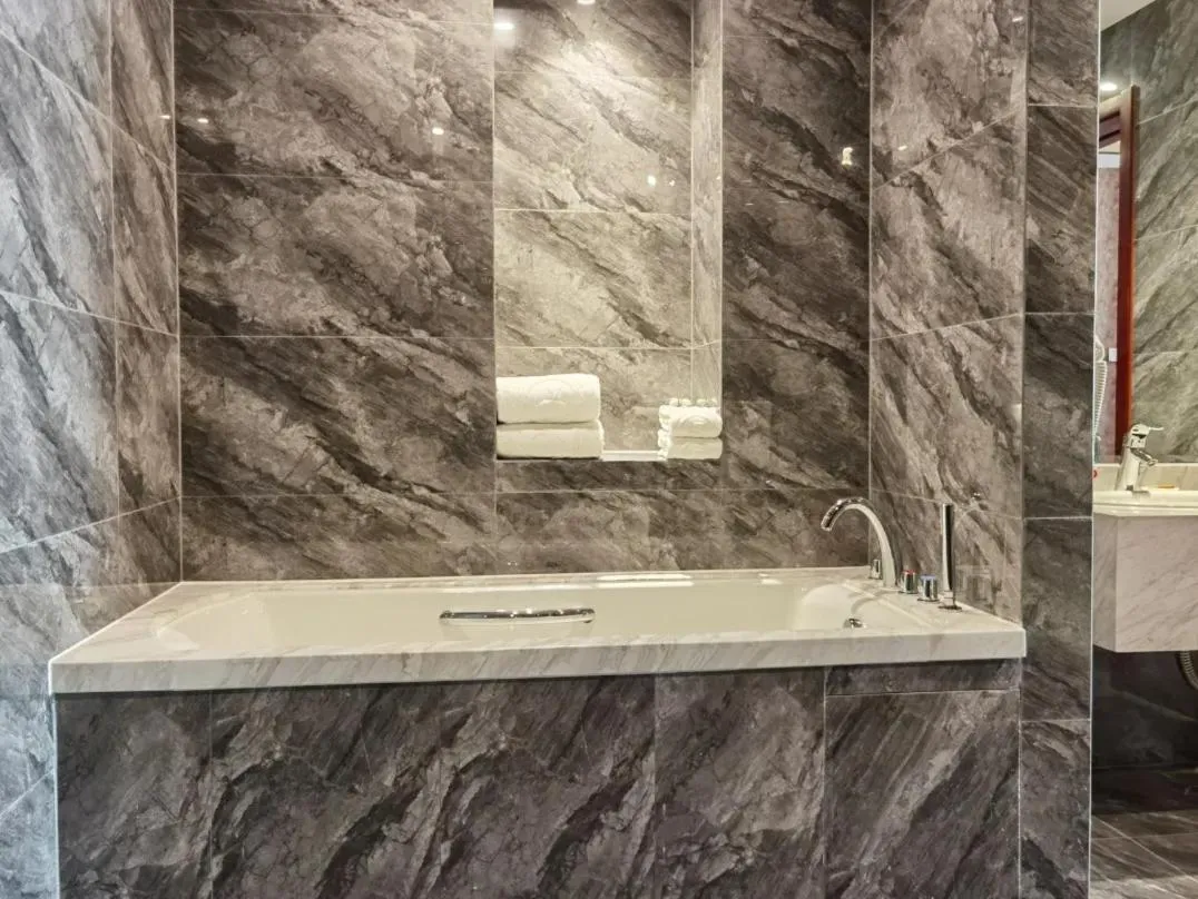 Bathroom in Beijing Jingyi Hotel