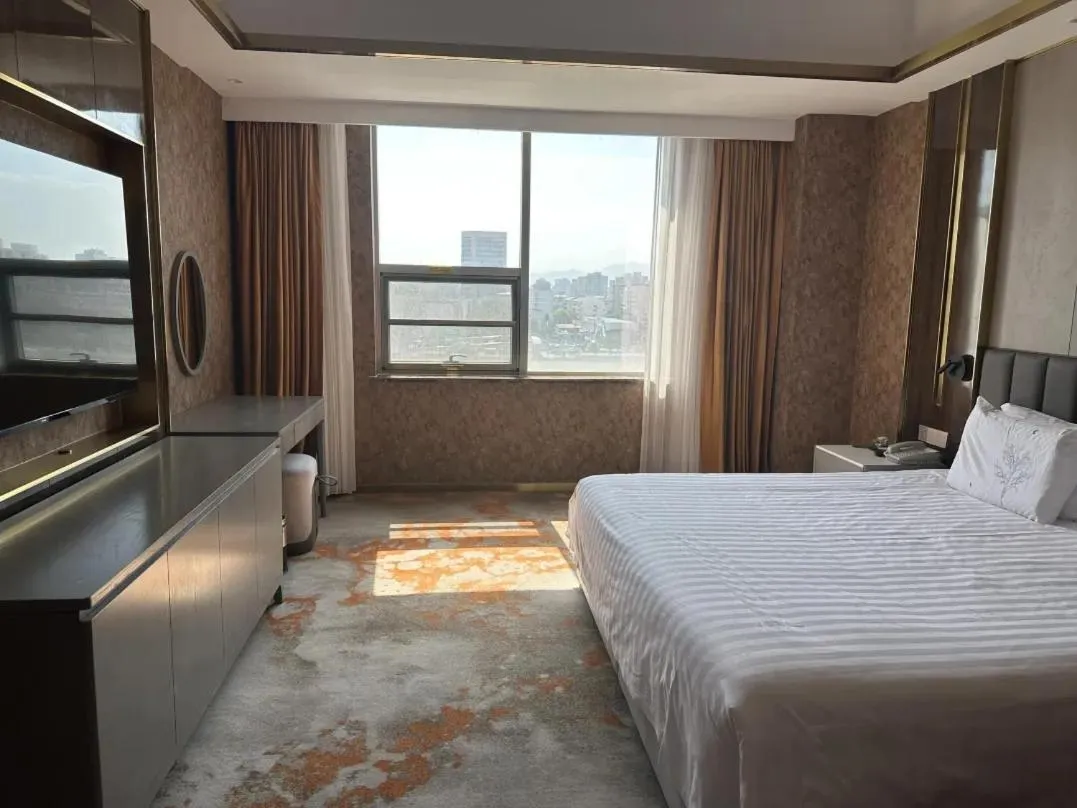 Bed in Beijing Jingyi Hotel