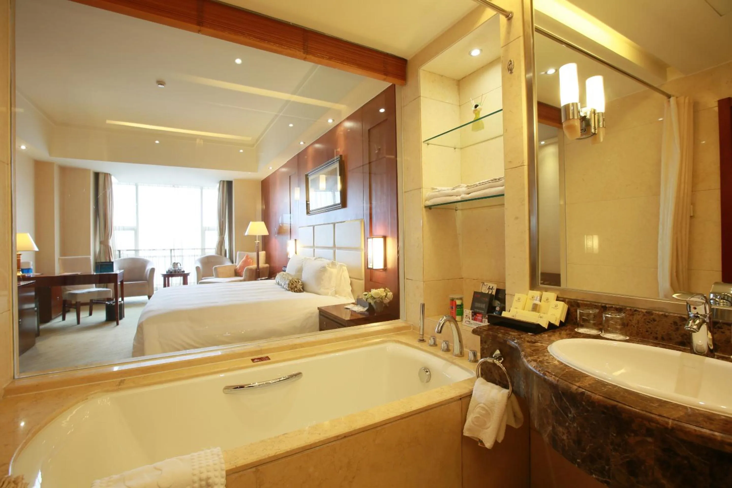 Bathroom, Bed in Beijing Jingyi Hotel