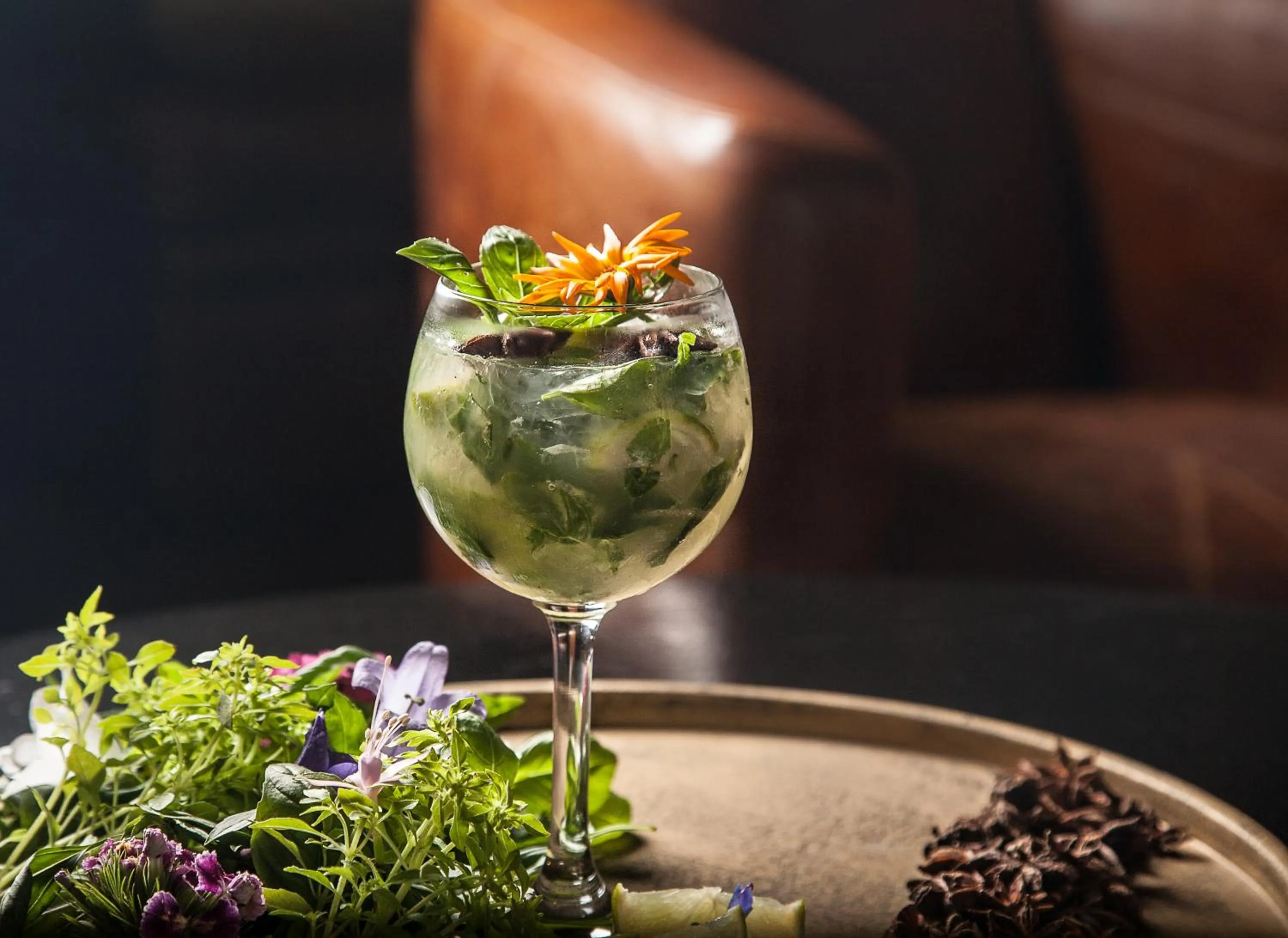 Lounge or bar in Hotel Le Lion D'Or et Restaurant La Table Du Lion