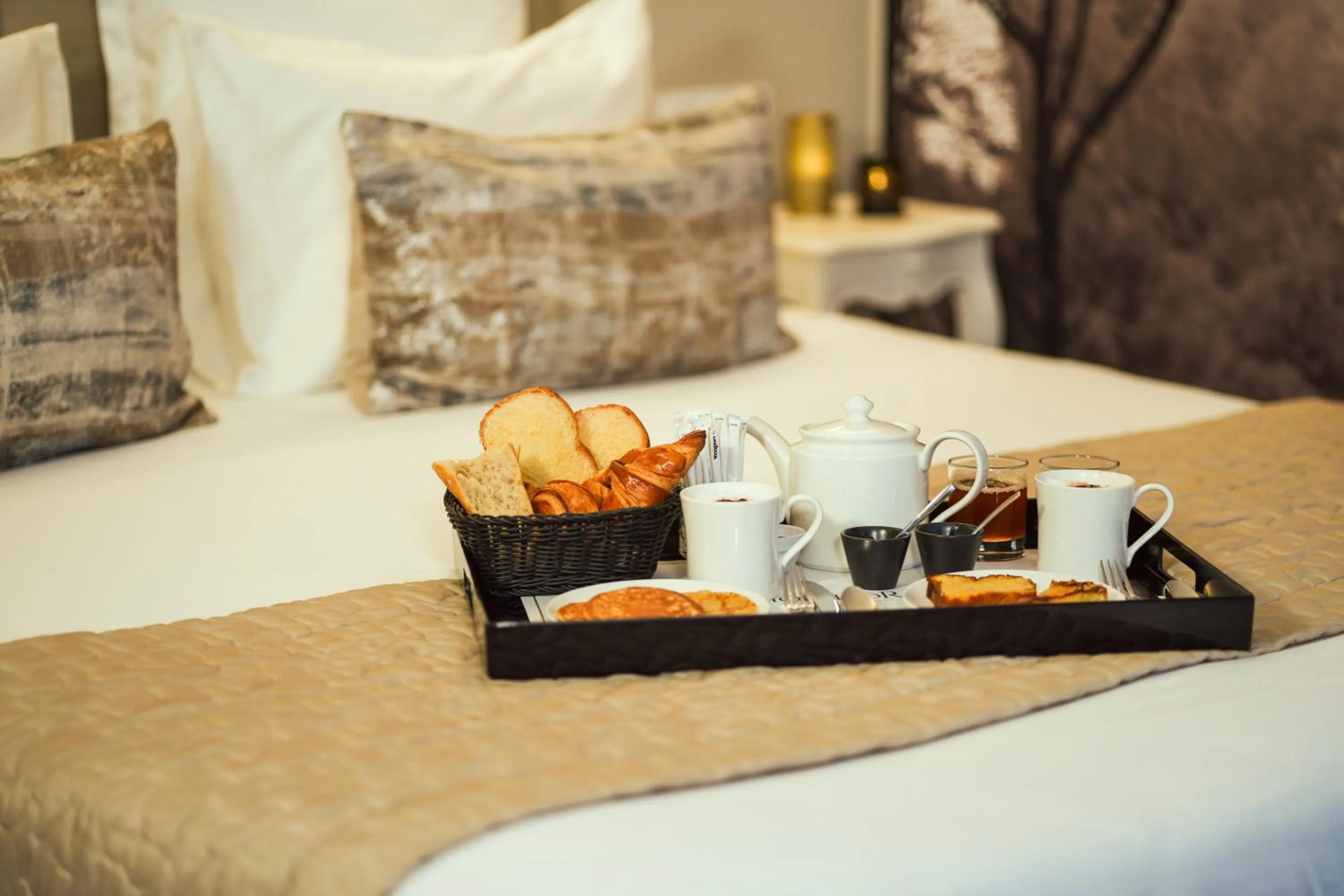 Breakfast, Bed in Hotel Le Lion D'Or et Restaurant La Table Du Lion