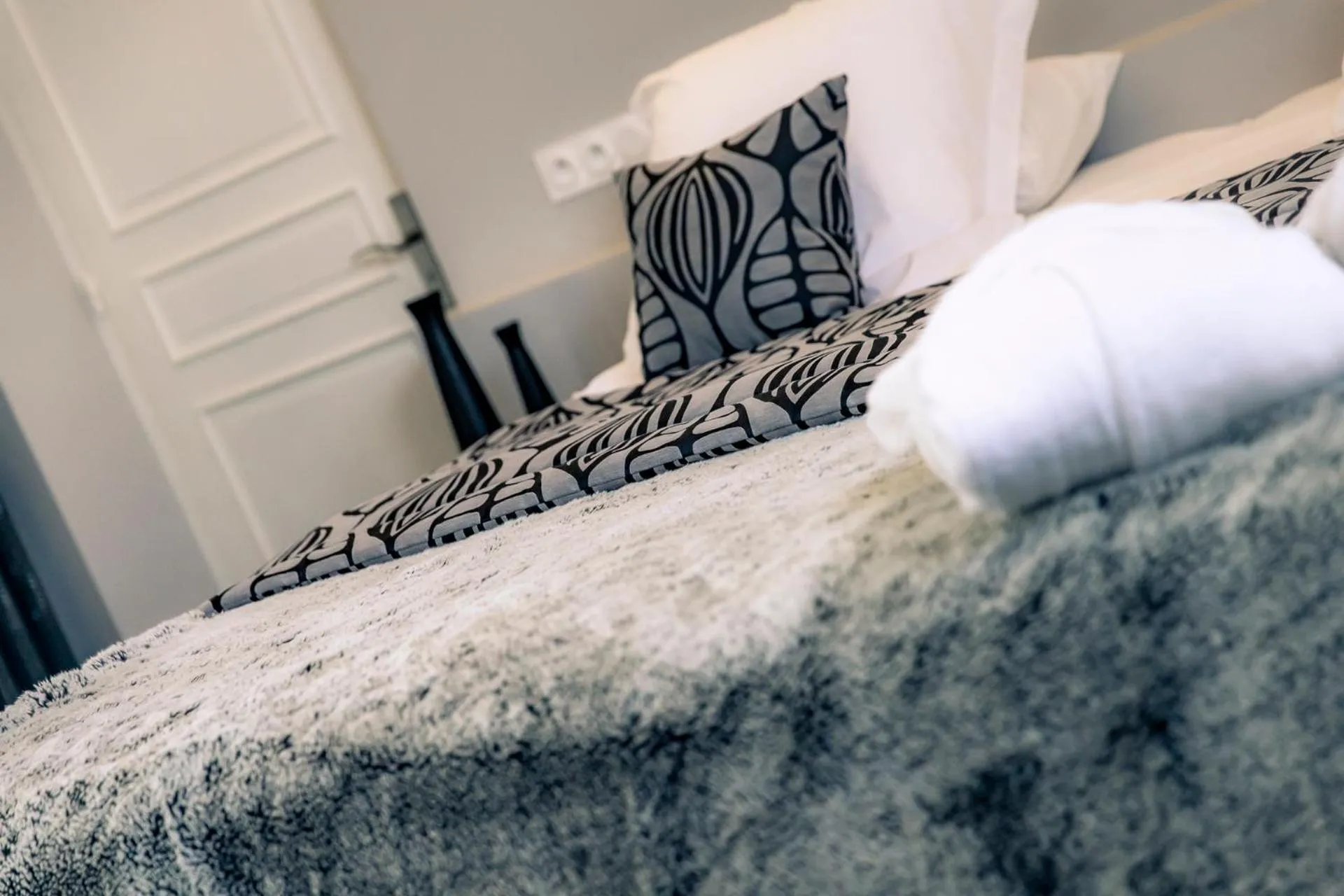 Bed in Hotel Le Lion D'Or et Restaurant La Table Du Lion