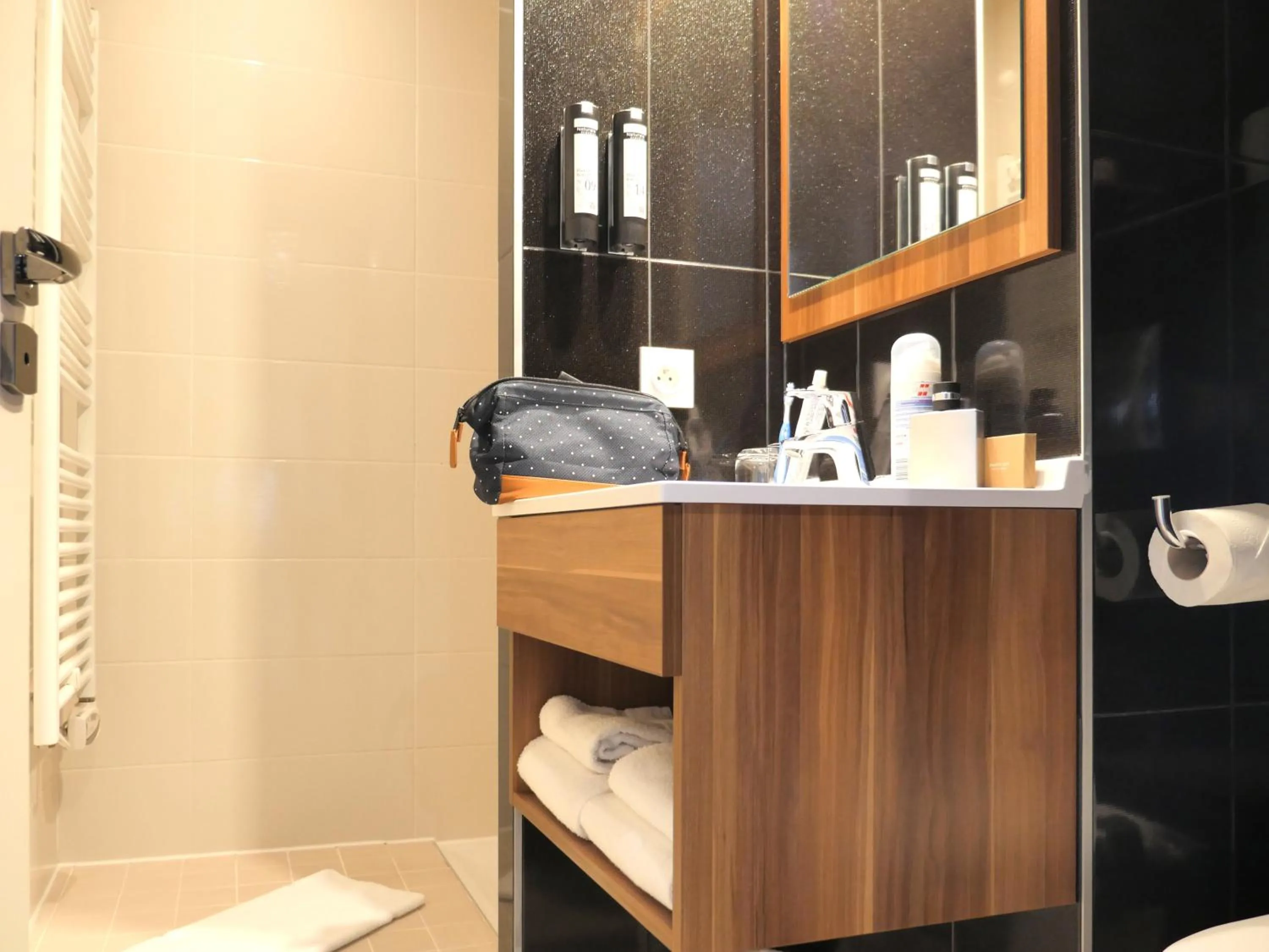 Shower in Best Western Hotel Atrium Valence