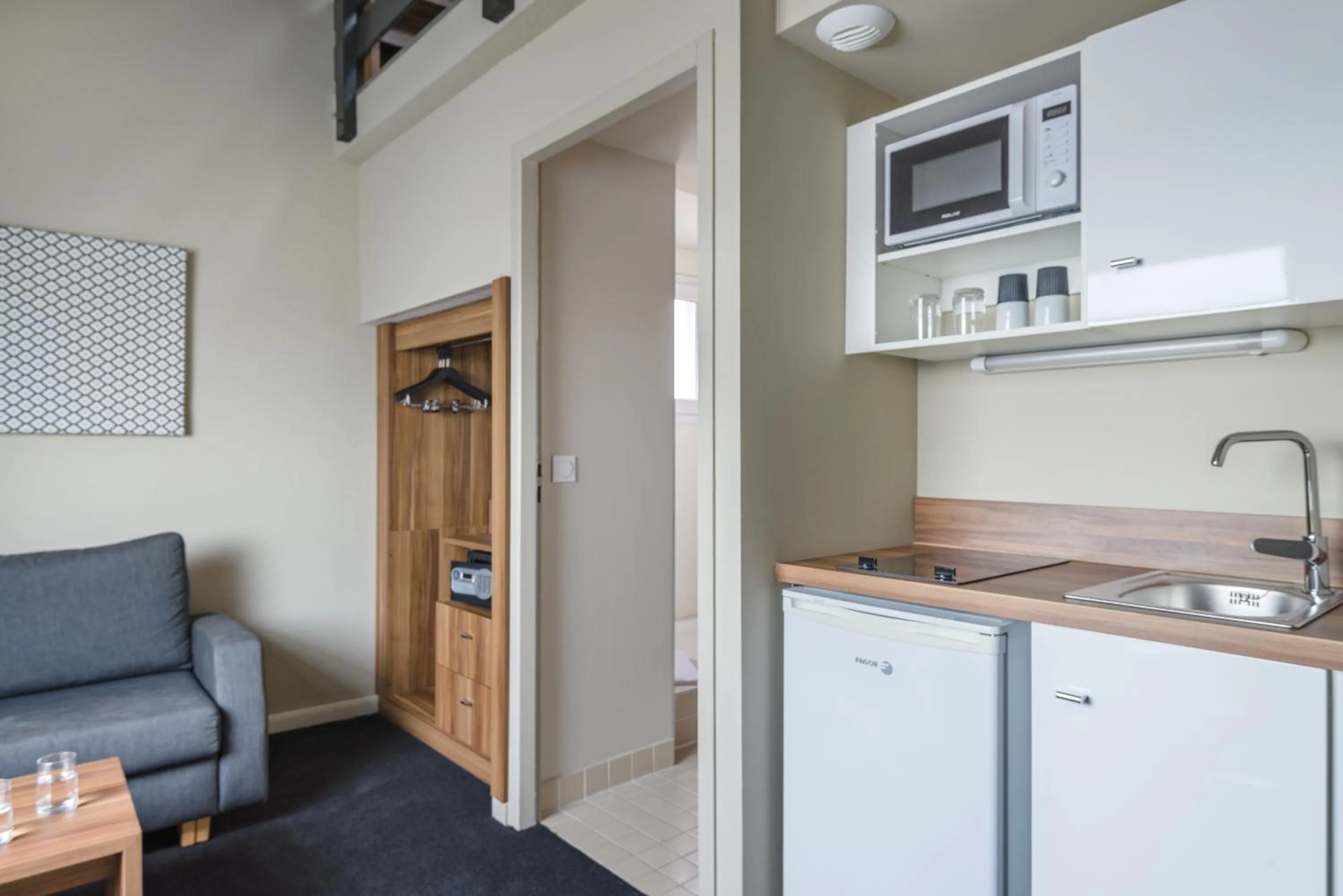 Kitchen or kitchenette in Best Western Hotel Atrium Valence