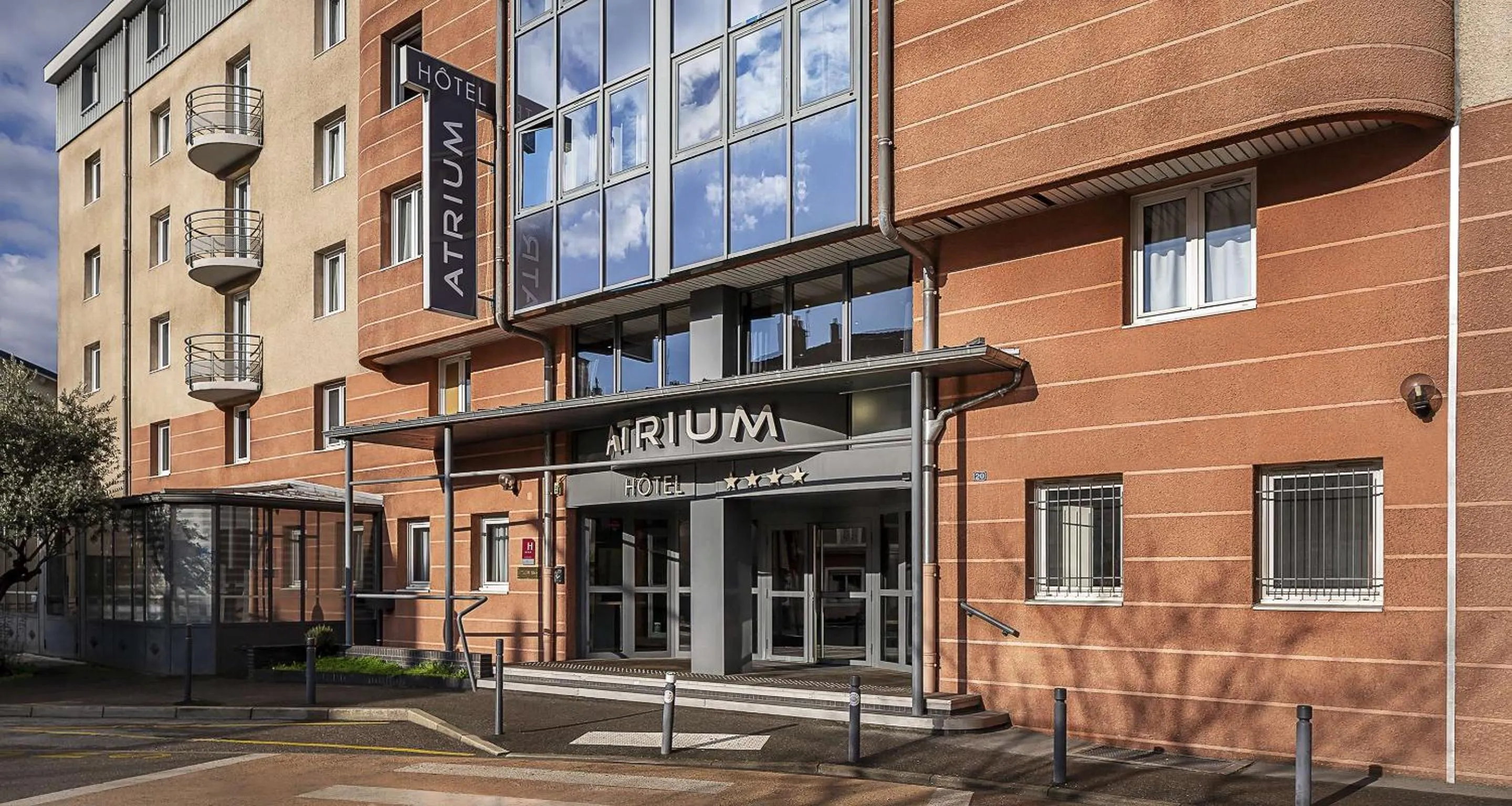 Property building in Best Western Hotel Atrium Valence