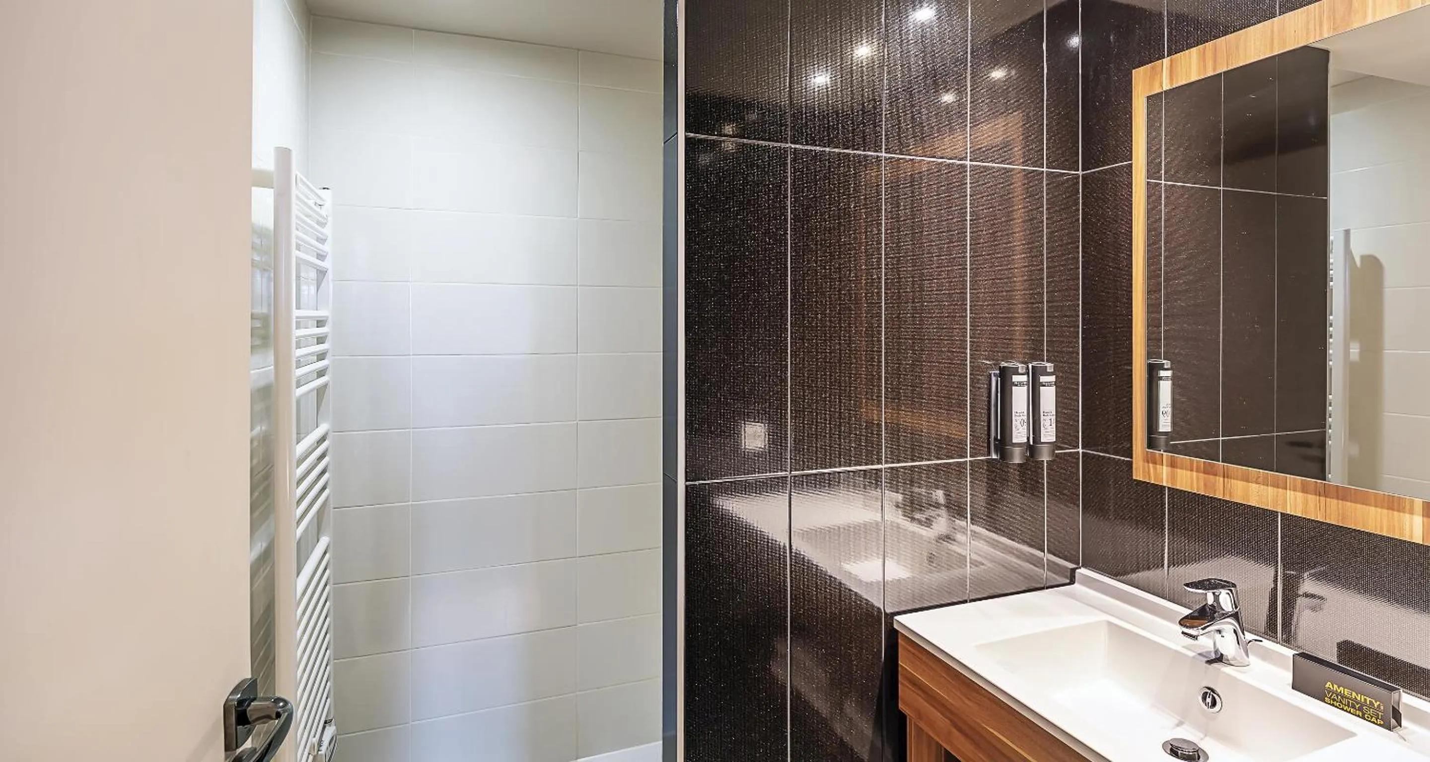 Shower in Best Western Hotel Atrium Valence