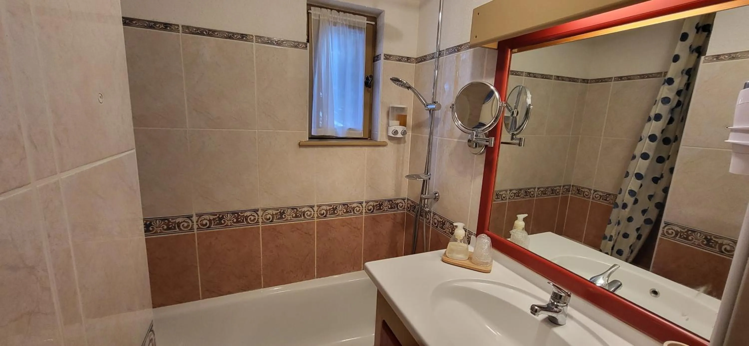 Shower in Cosy Appart'Hotel - Panoramic Village - La Grave