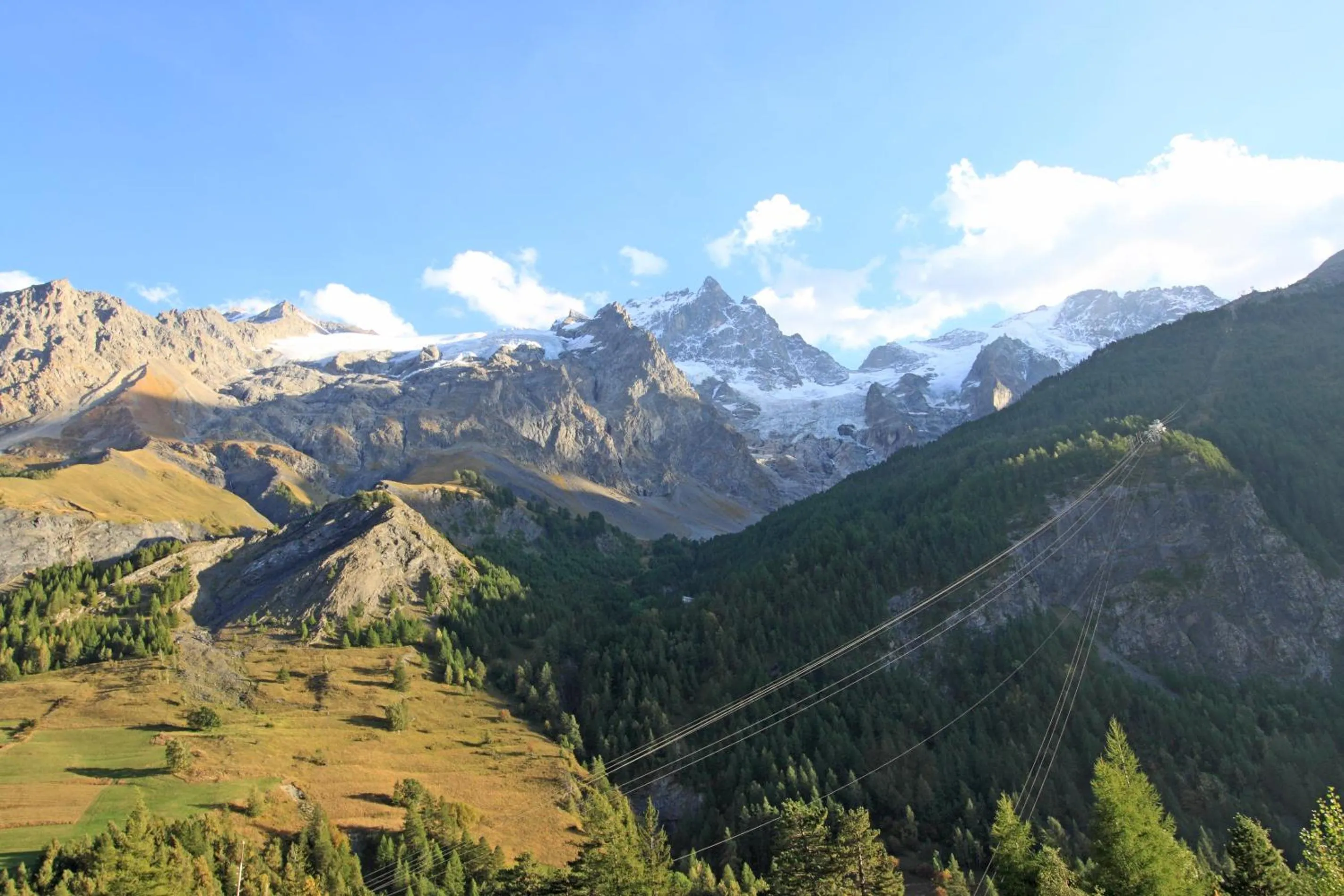 Mountain view in Cosy Appart'Hotel - Panoramic Village - La Grave