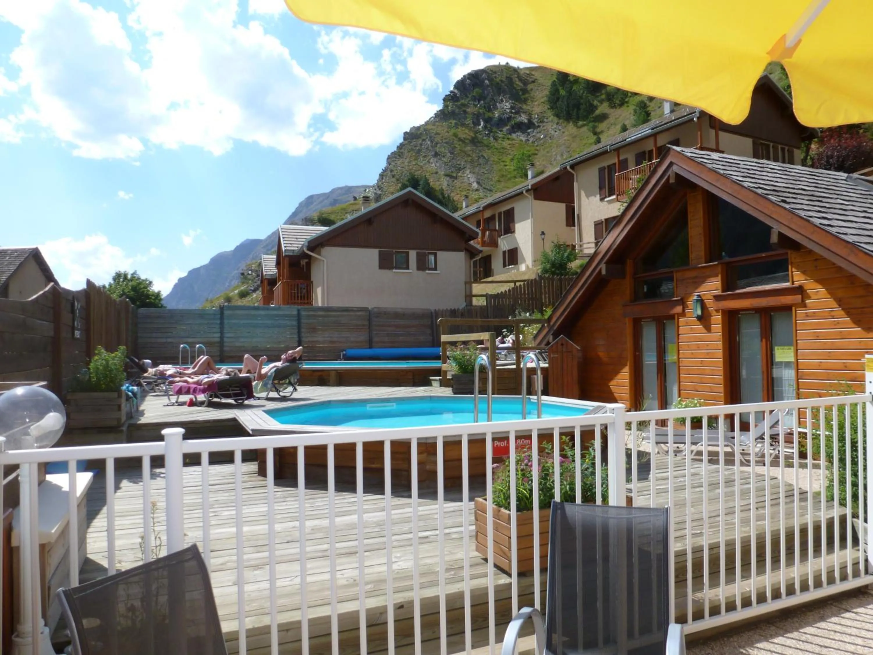 Pool view in Cosy Appart'Hotel - Panoramic Village - La Grave