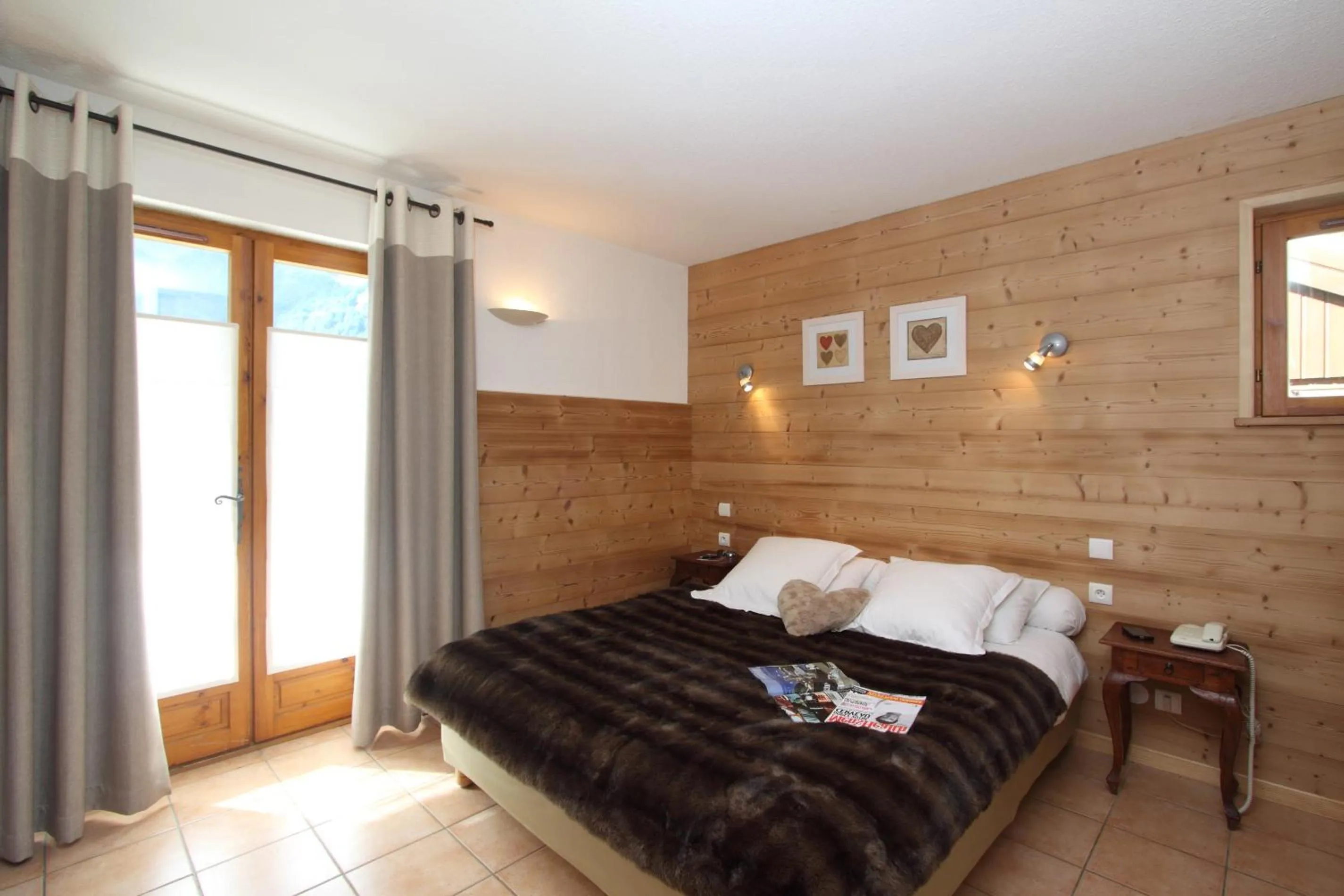 Photo of the whole room, Bed in Cosy Appart'Hotel - Panoramic Village - La Grave