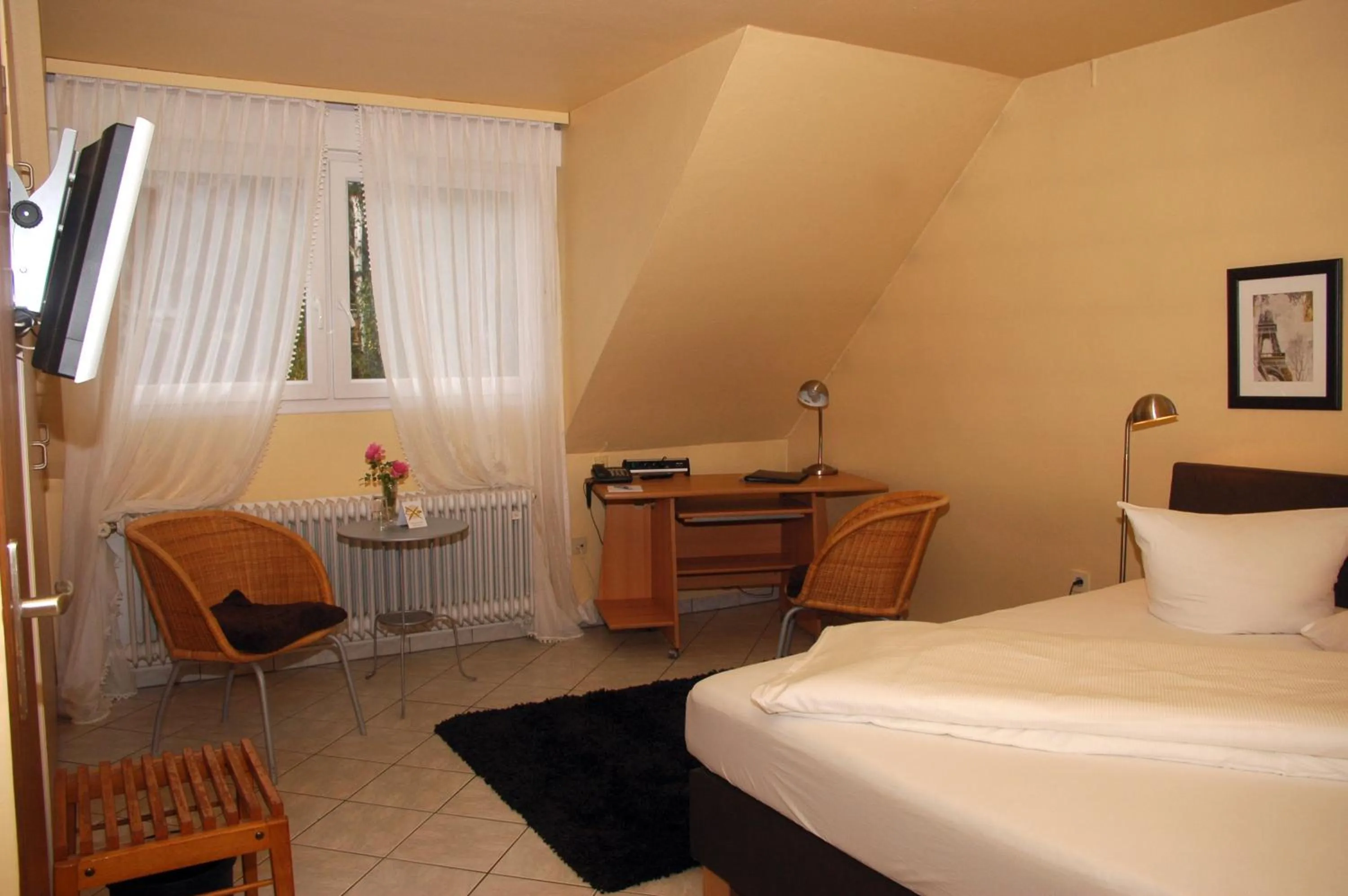 Photo of the whole room, Bed in Hotel Lindemann