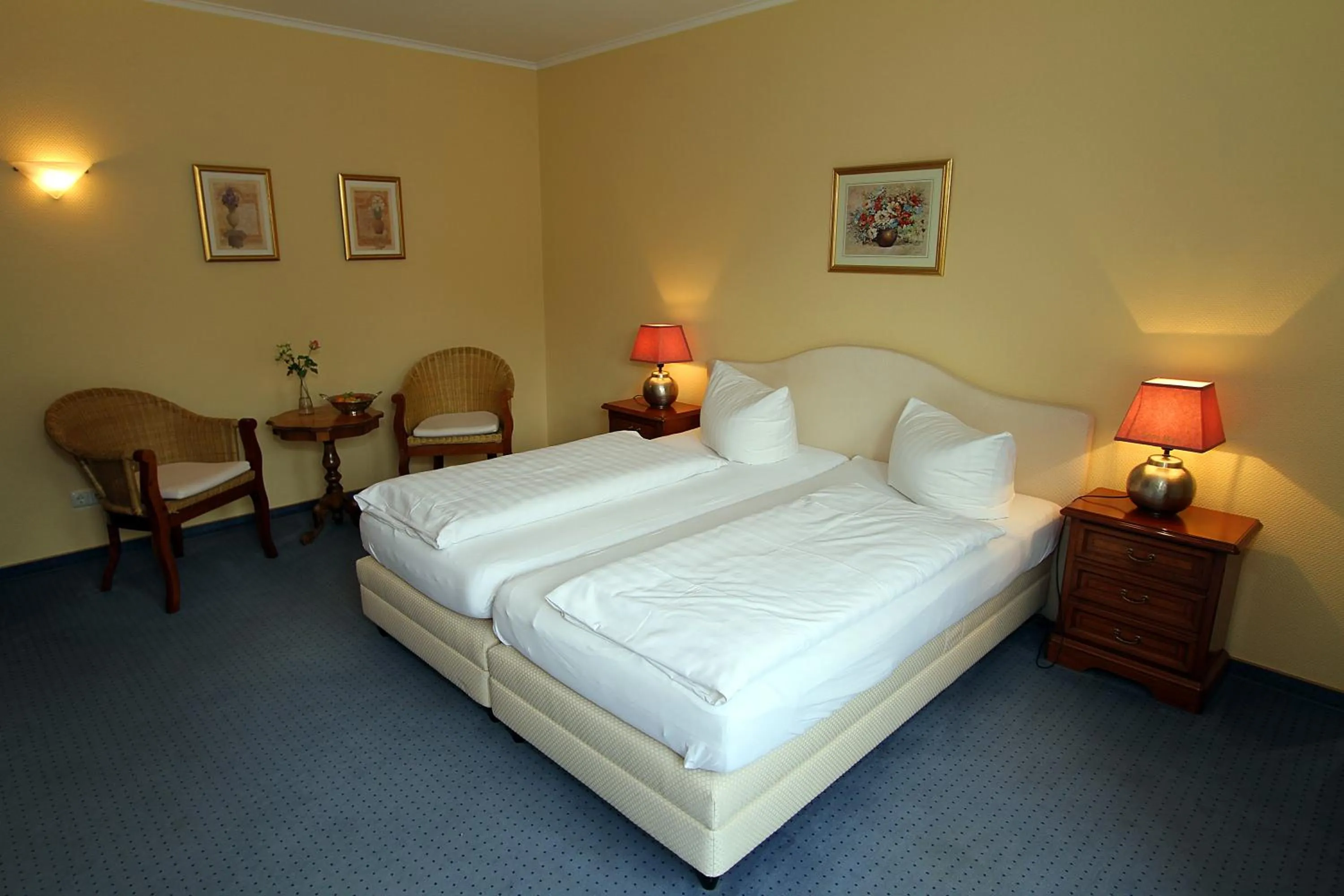 Photo of the whole room, Bed in Hotel Lindemann