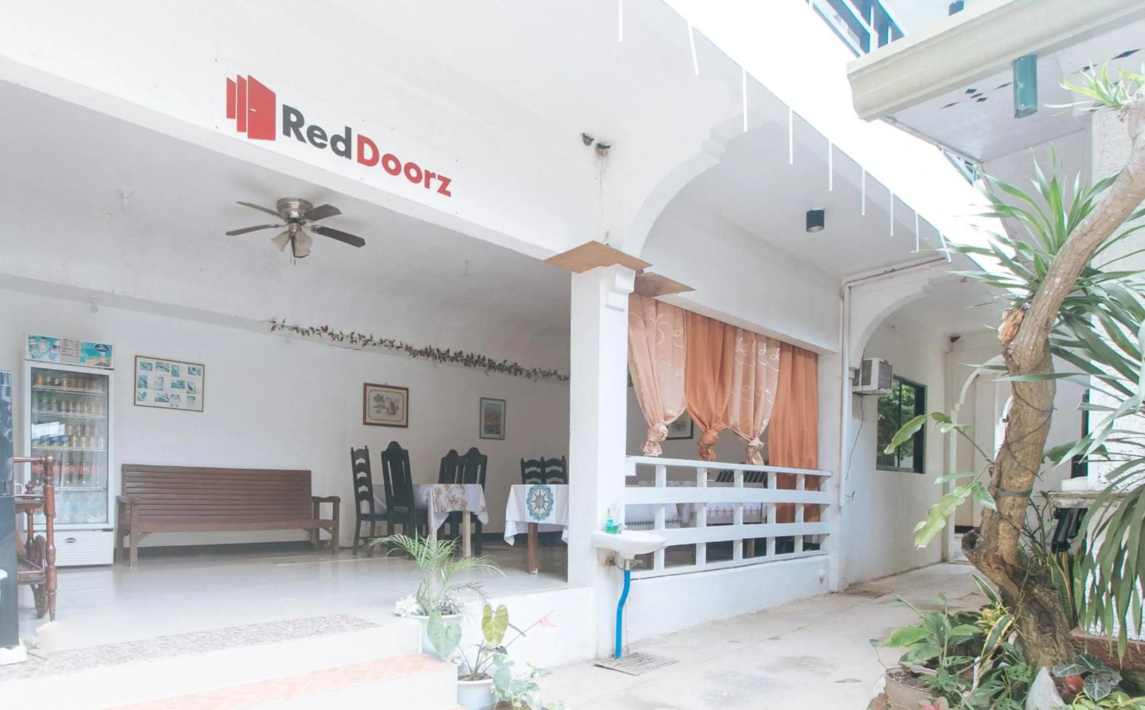 Day in RedDoorz @ Lualhati Garden Cottage El Nido Palawan