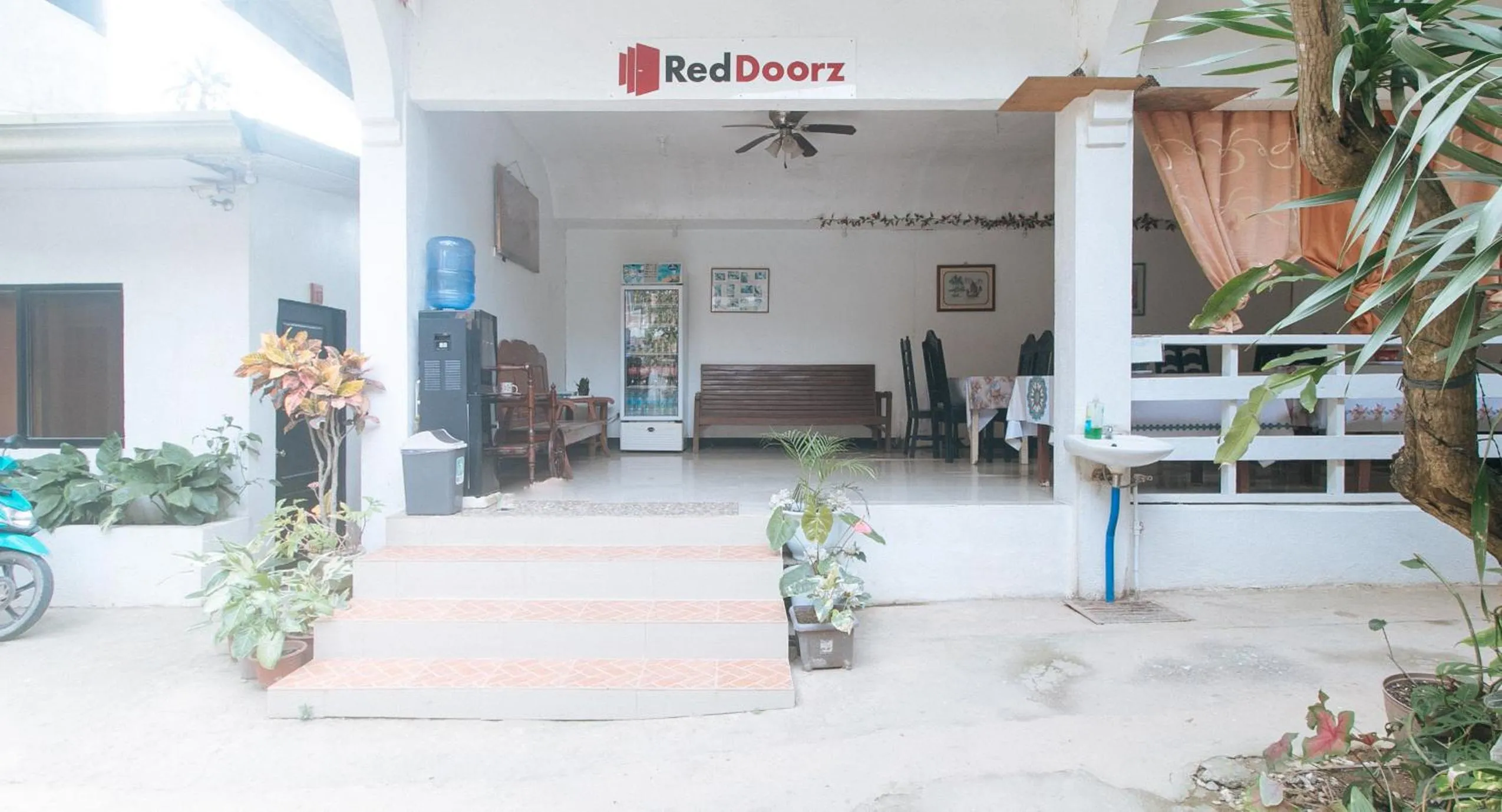 Day in RedDoorz @ Lualhati Garden Cottage El Nido Palawan