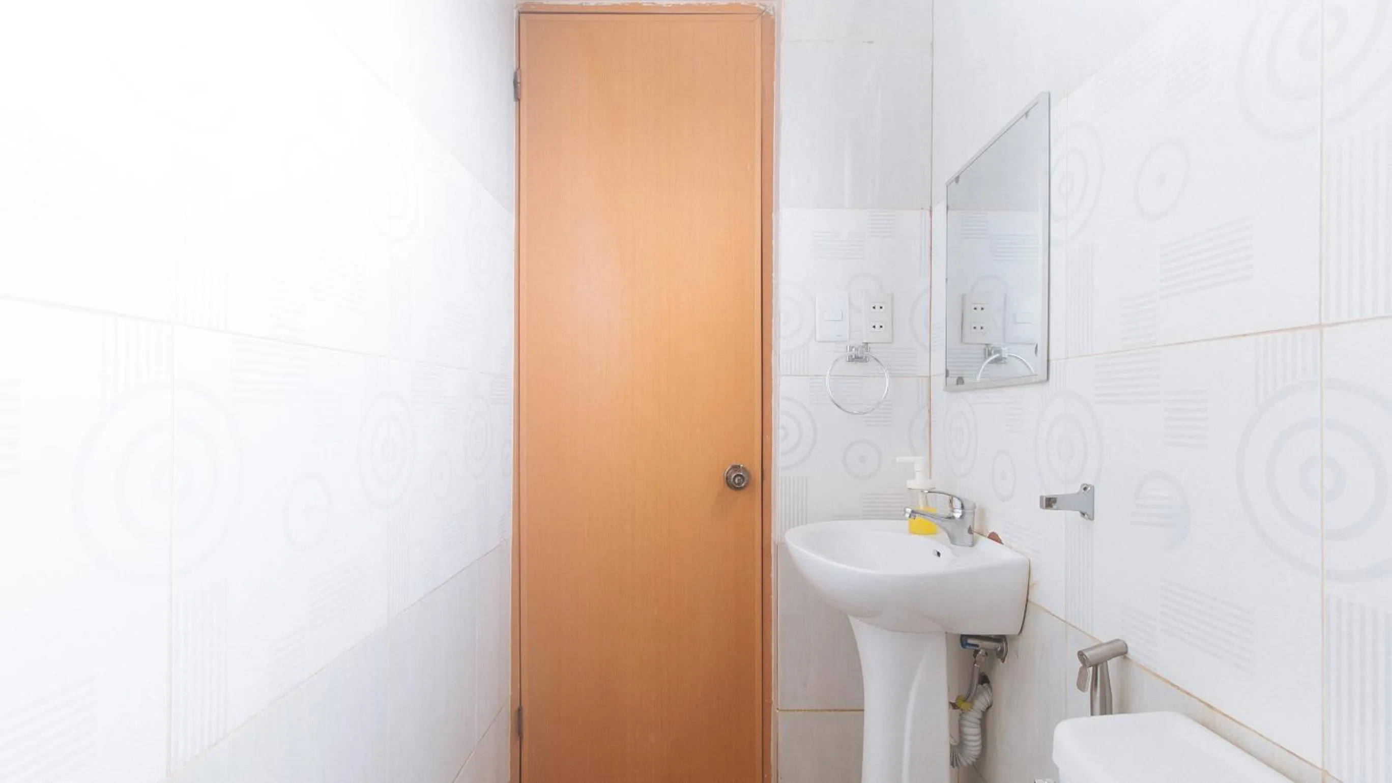 Shower in RedDoorz @ Lualhati Garden Cottage El Nido Palawan