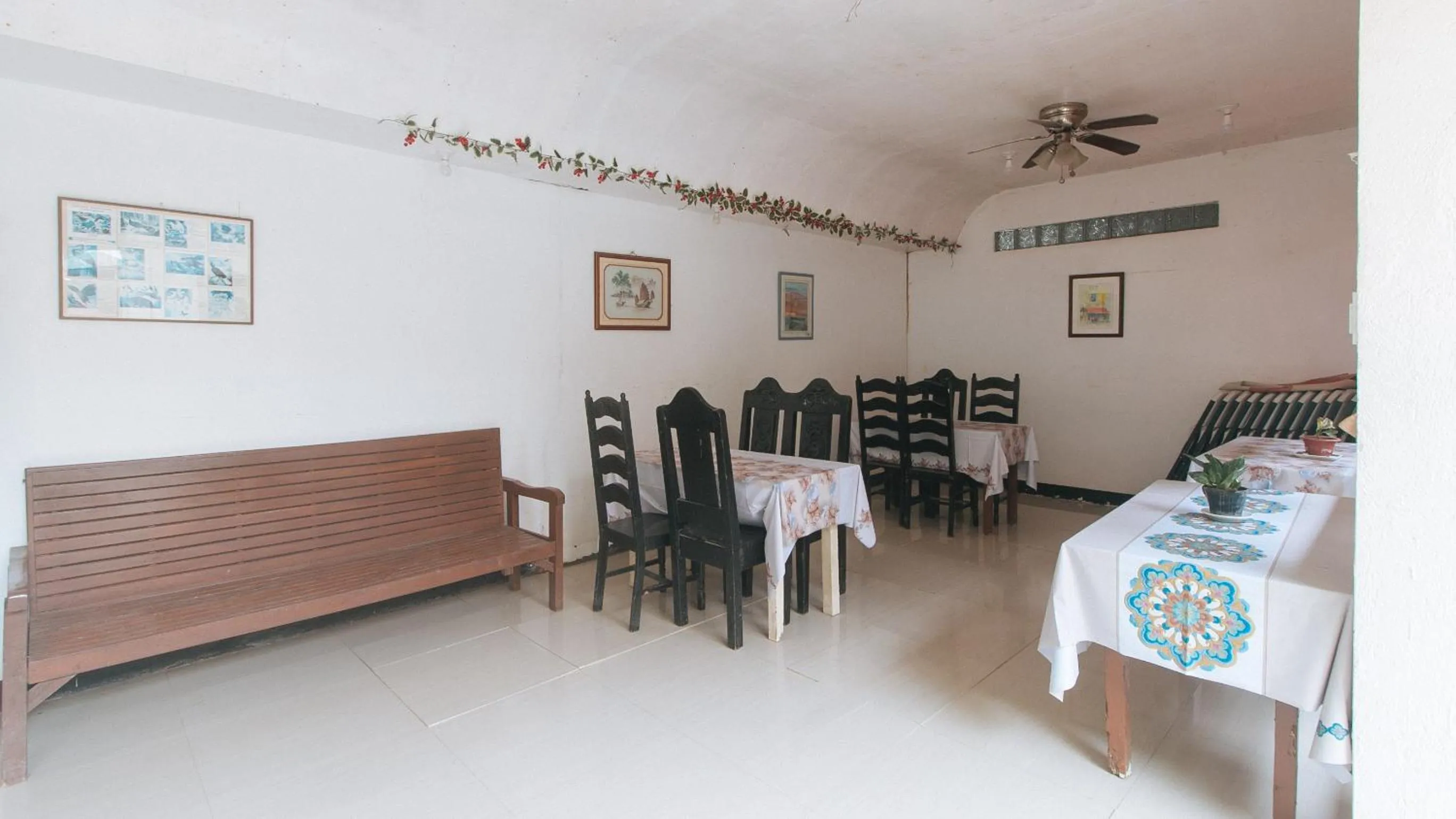 Seating area in RedDoorz @ Lualhati Garden Cottage El Nido Palawan