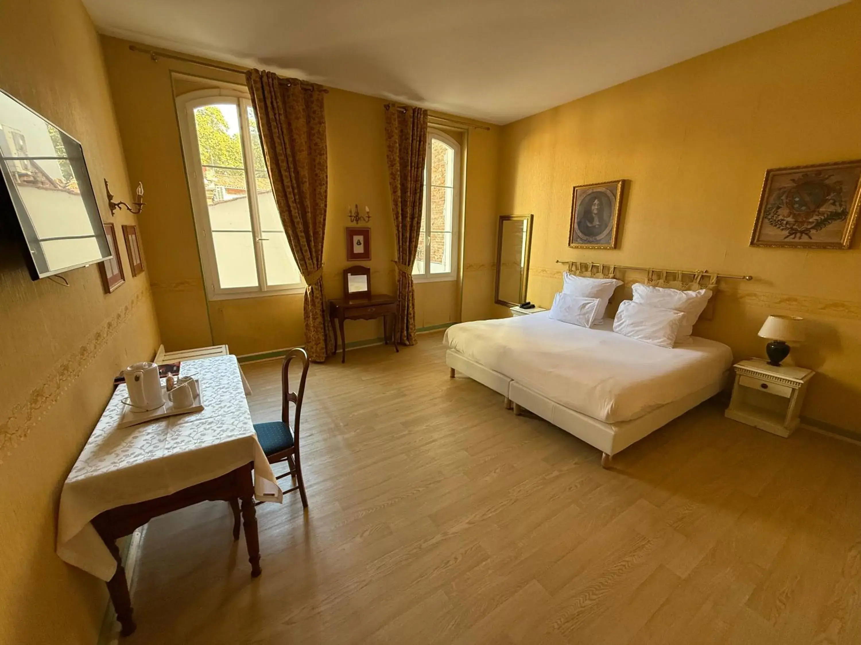 Deluxe Room in Hôtel Riquet Deluxe Room in Hôtel Riquet