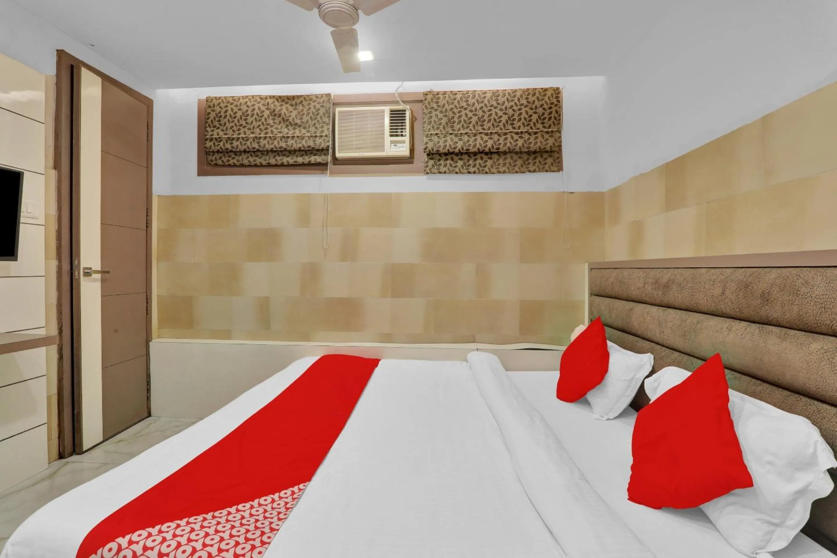 Bedroom, Bed in Super Hotel O Sada Shiv Guest House