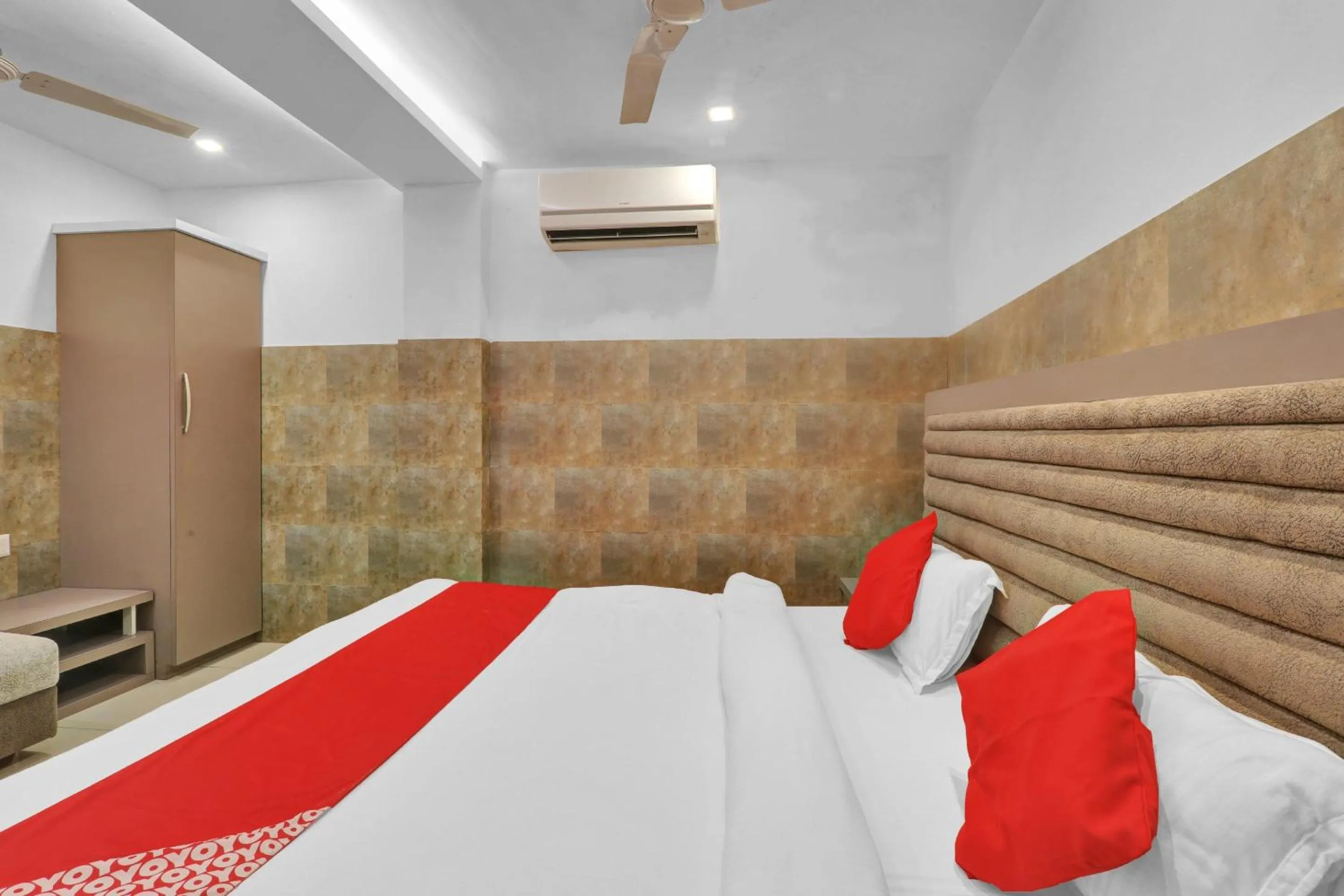 Bedroom, Bed in Super Hotel O Sada Shiv Guest House