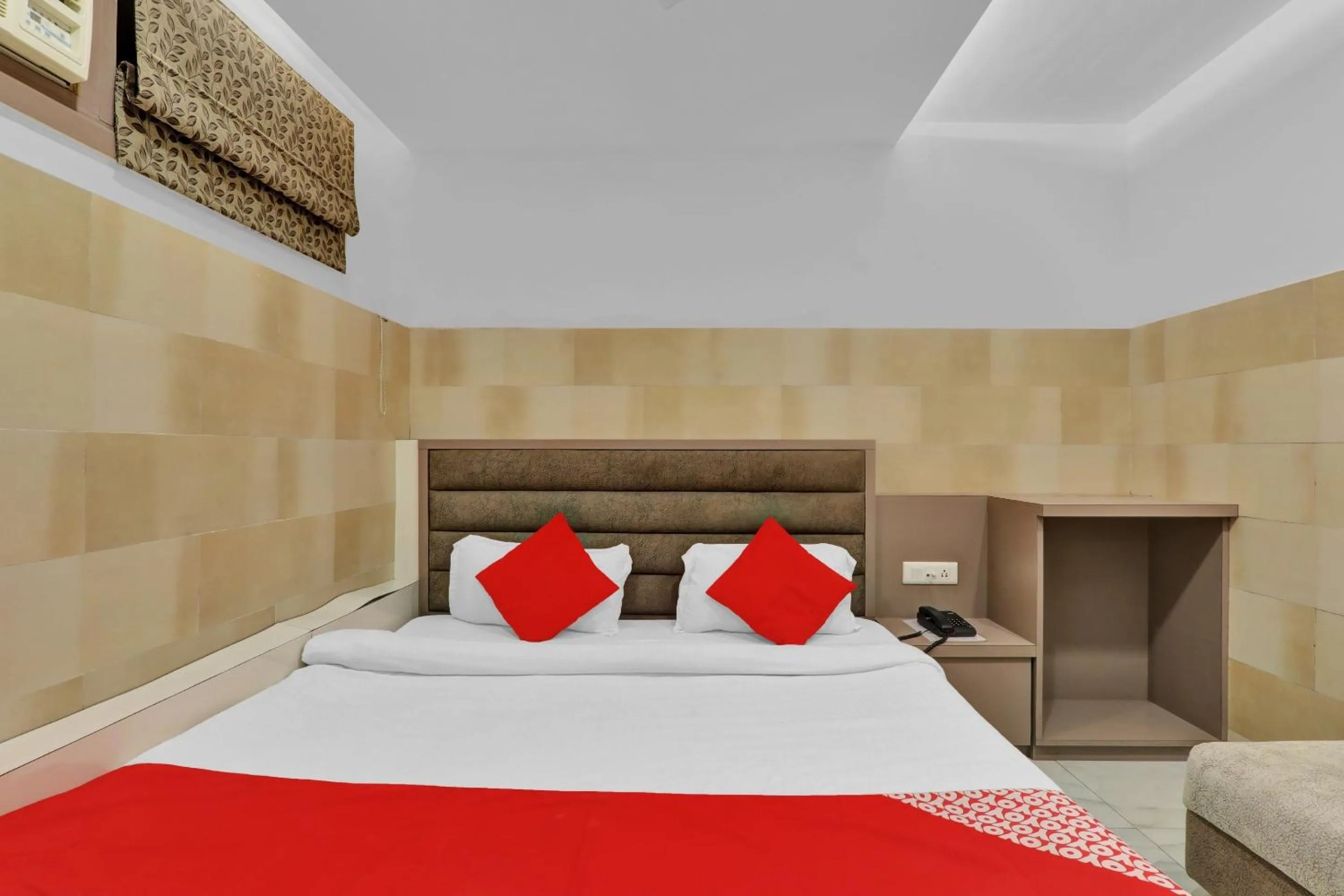 Bedroom, Bed in Super Hotel O Sada Shiv Guest House