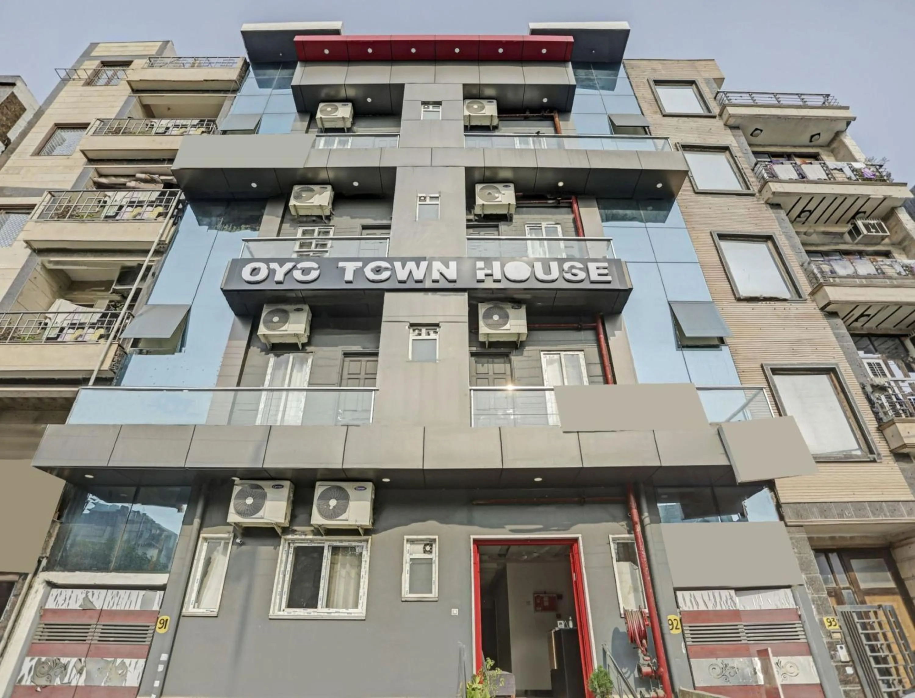 Facade/entrance in Super Townhouse Mannat Rohini 16