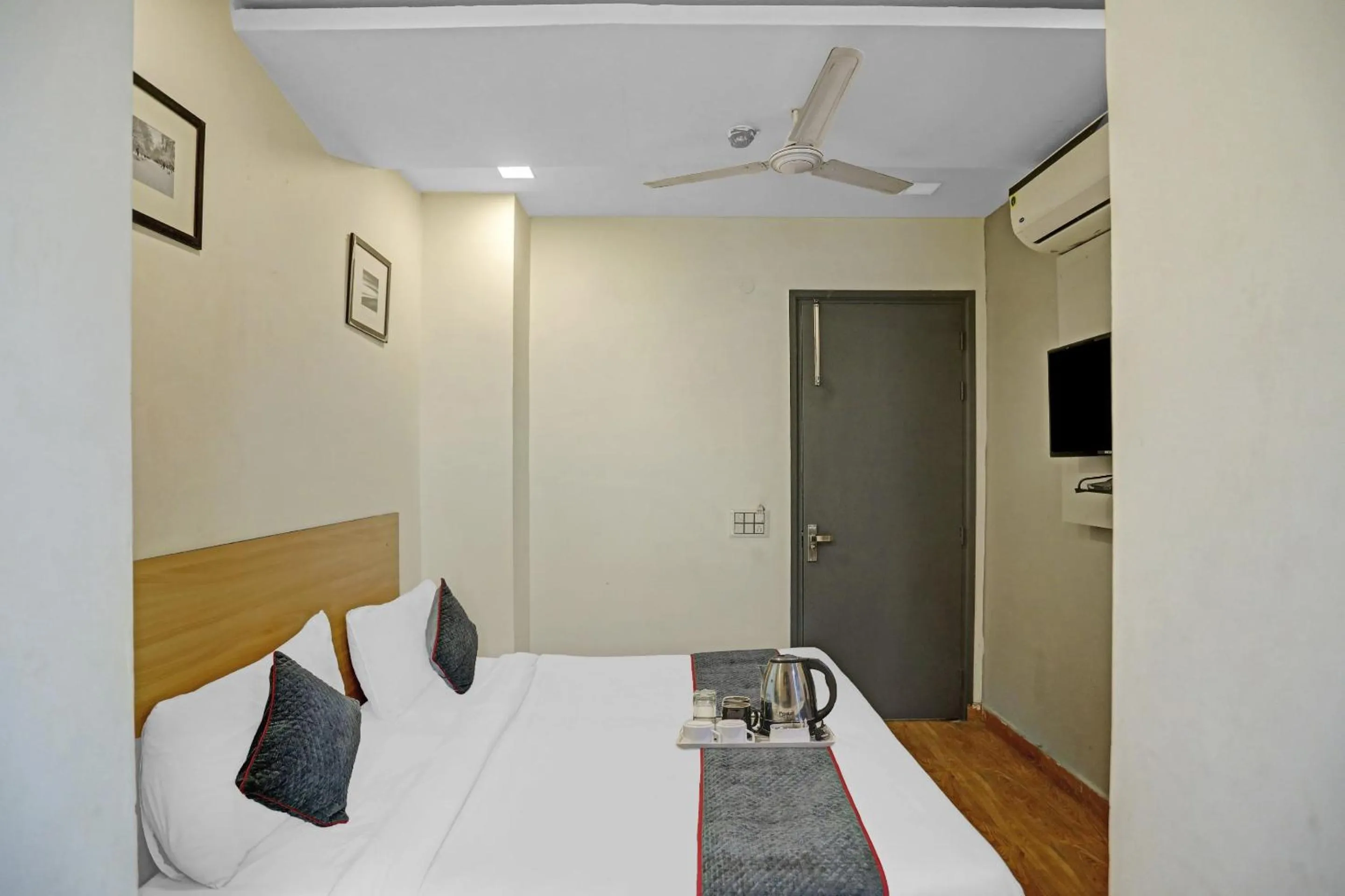 Bedroom, Bed in Super Townhouse Mannat Rohini 16