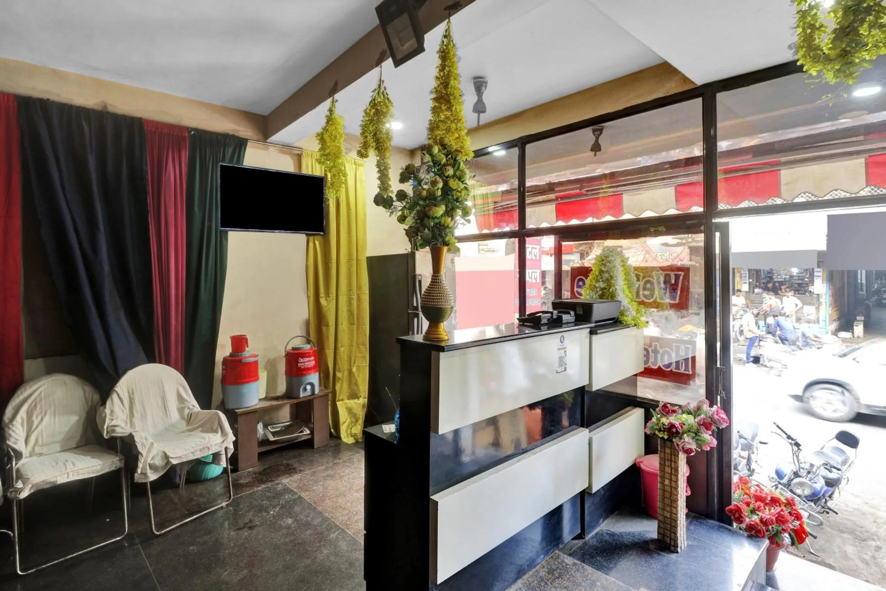 Lobby or reception in OYO 82518 hotel Royal in