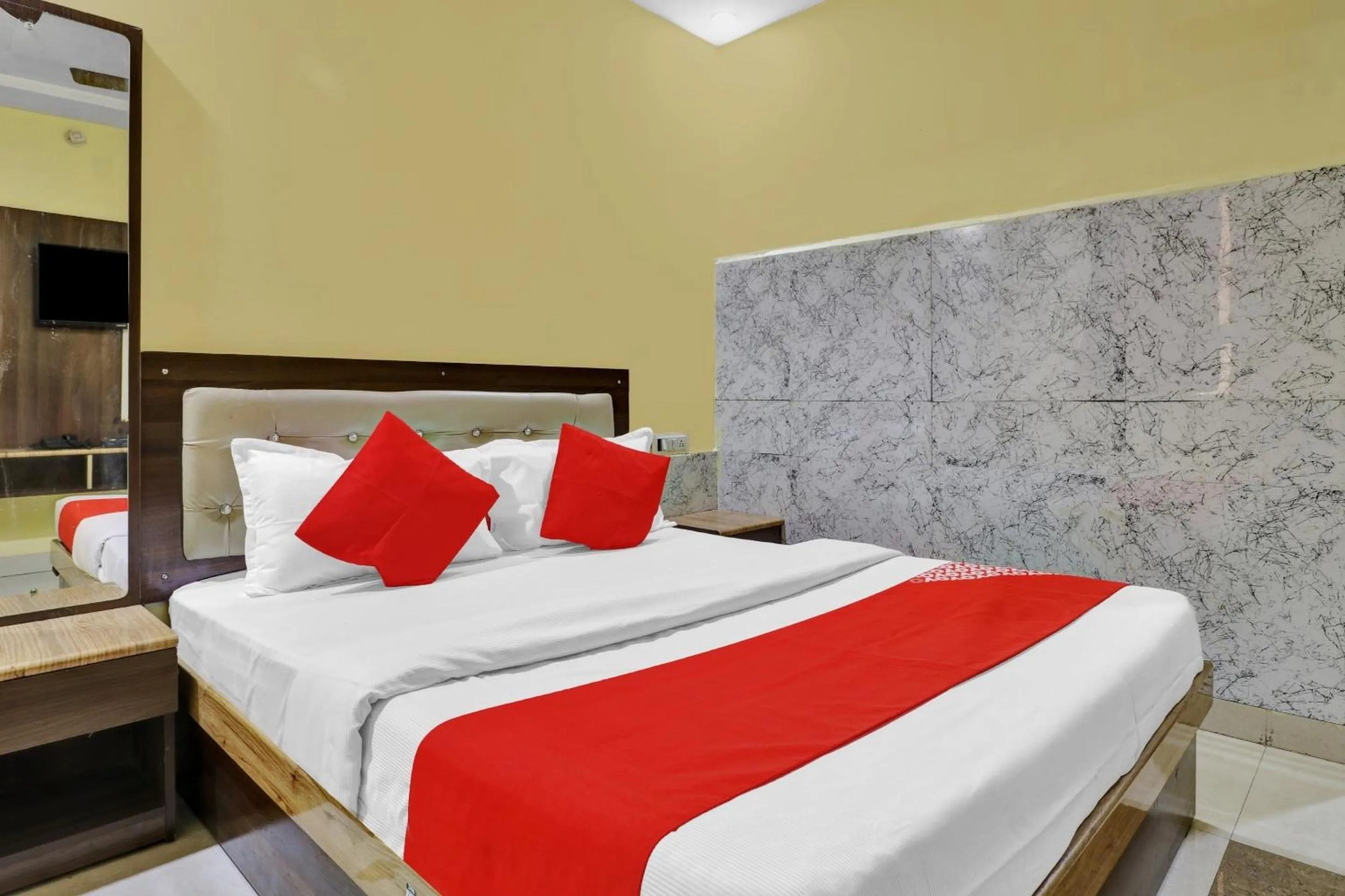 Bathroom, Bed in OYO 82518 hotel Royal in