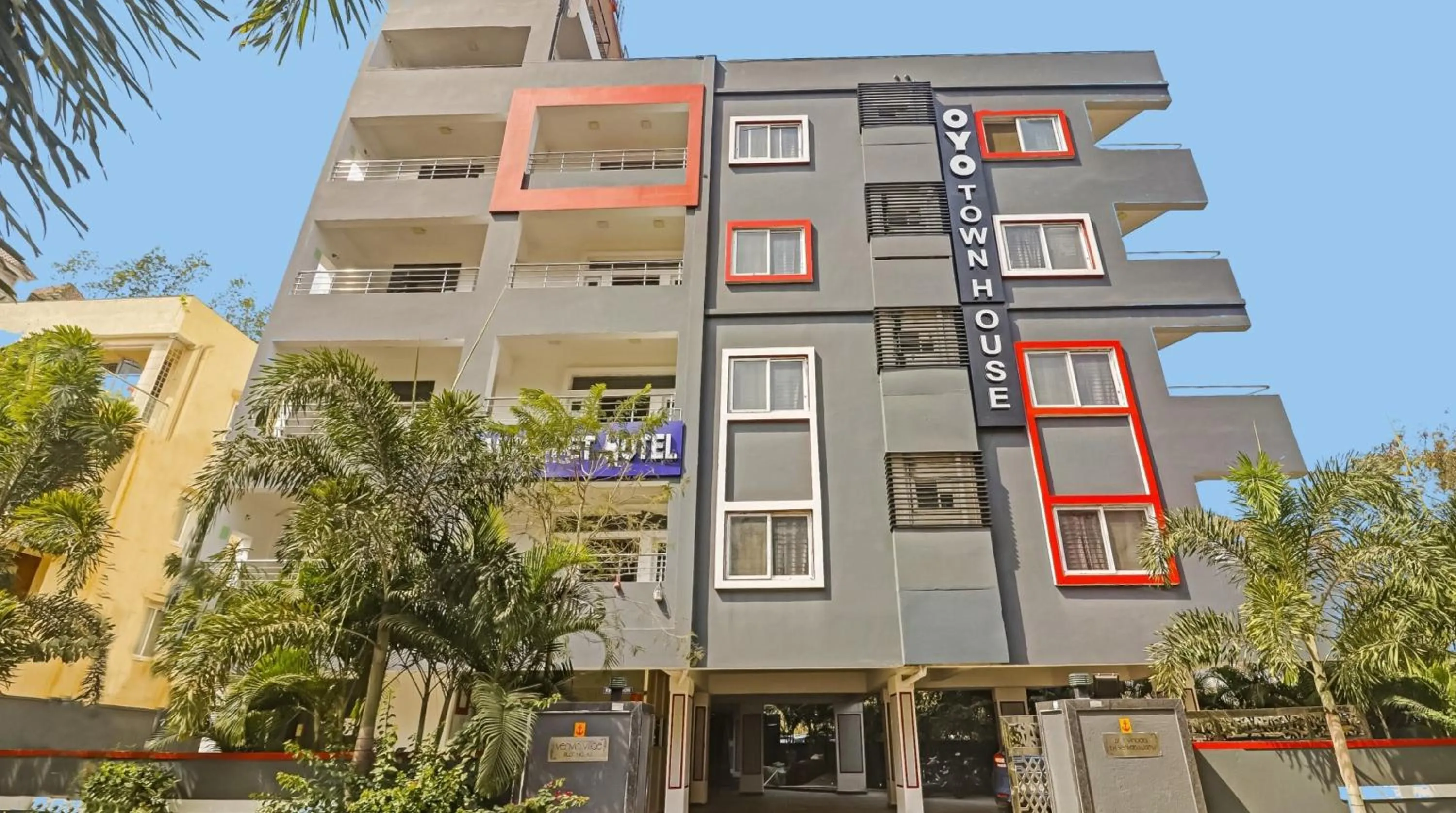 Facade/entrance in Townhouse Hotel White Orchid Inn