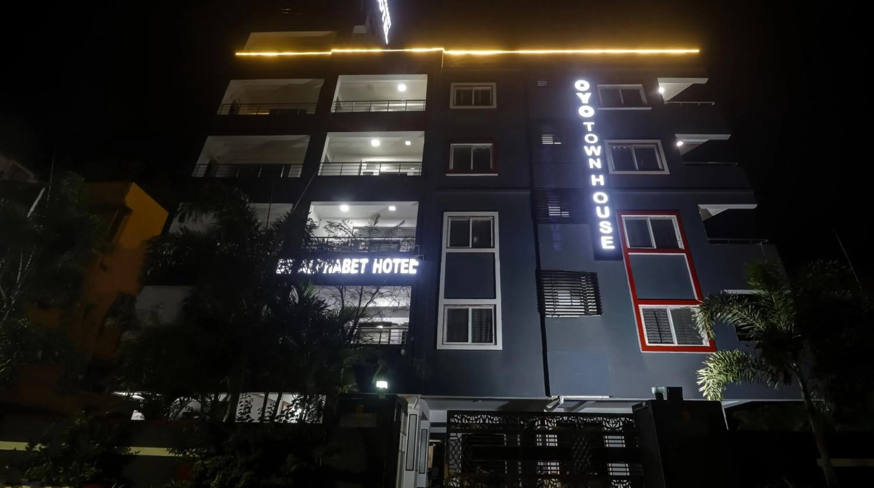 Facade/entrance in Townhouse De Alphabet
