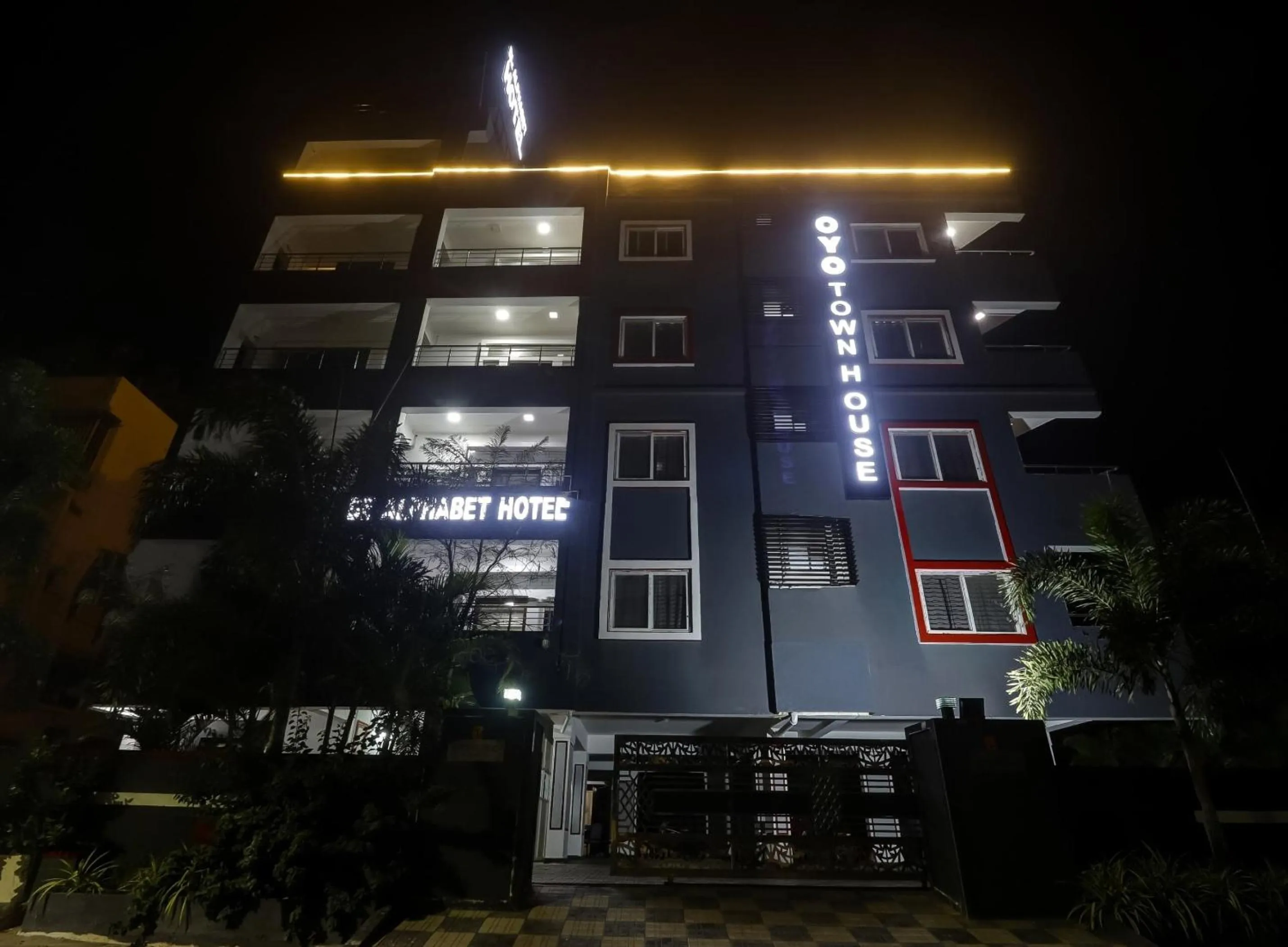 Facade/entrance in Townhouse Hotel White Orchid Inn