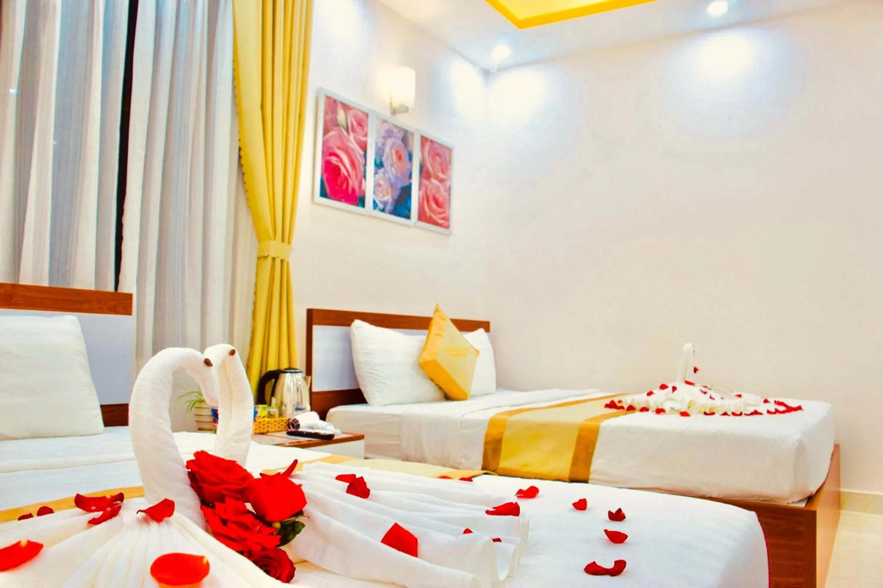 Bedroom, Bed in Phuc Con Son Hotel