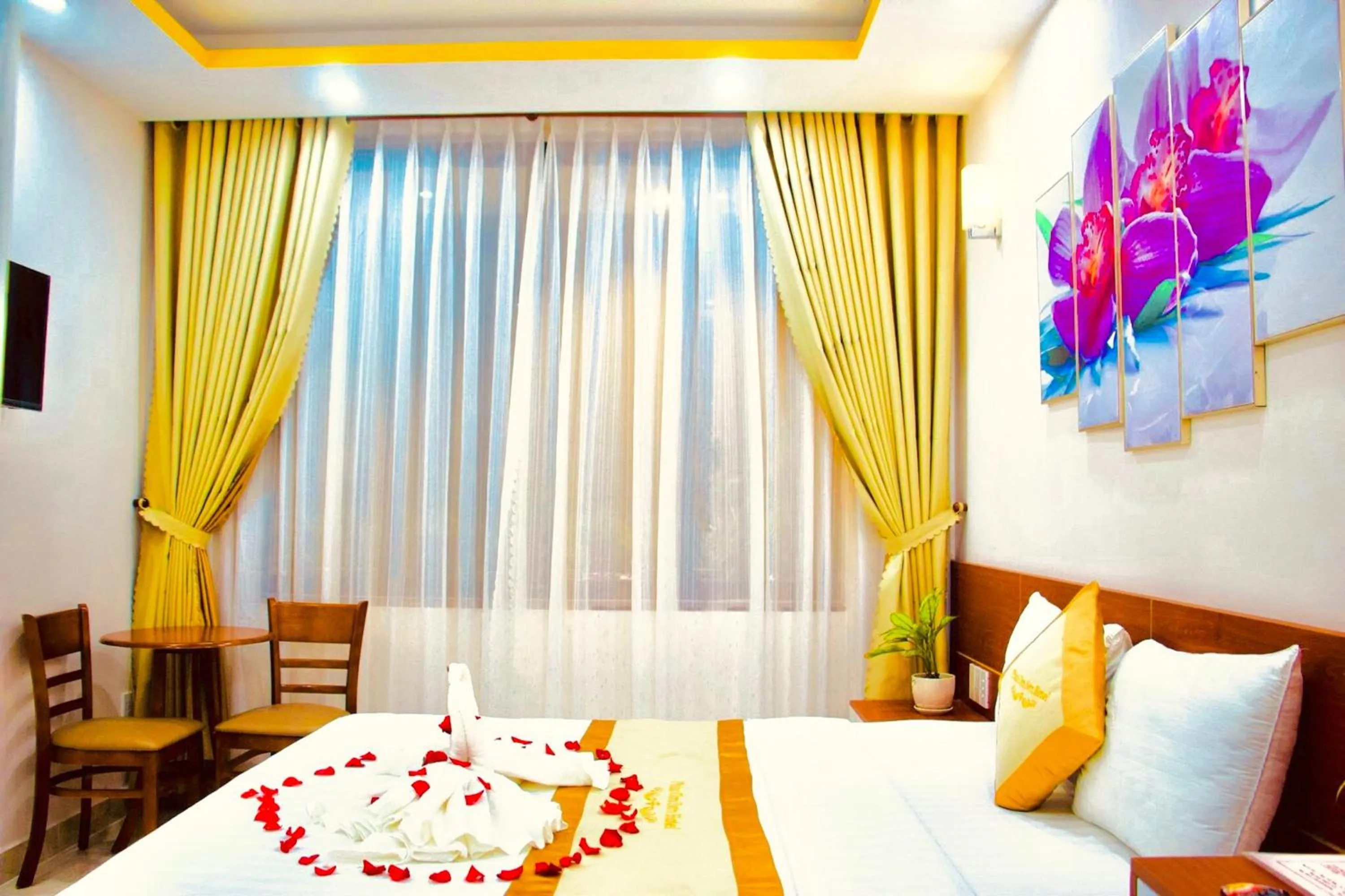 Bedroom, Bed in Phuc Con Son Hotel