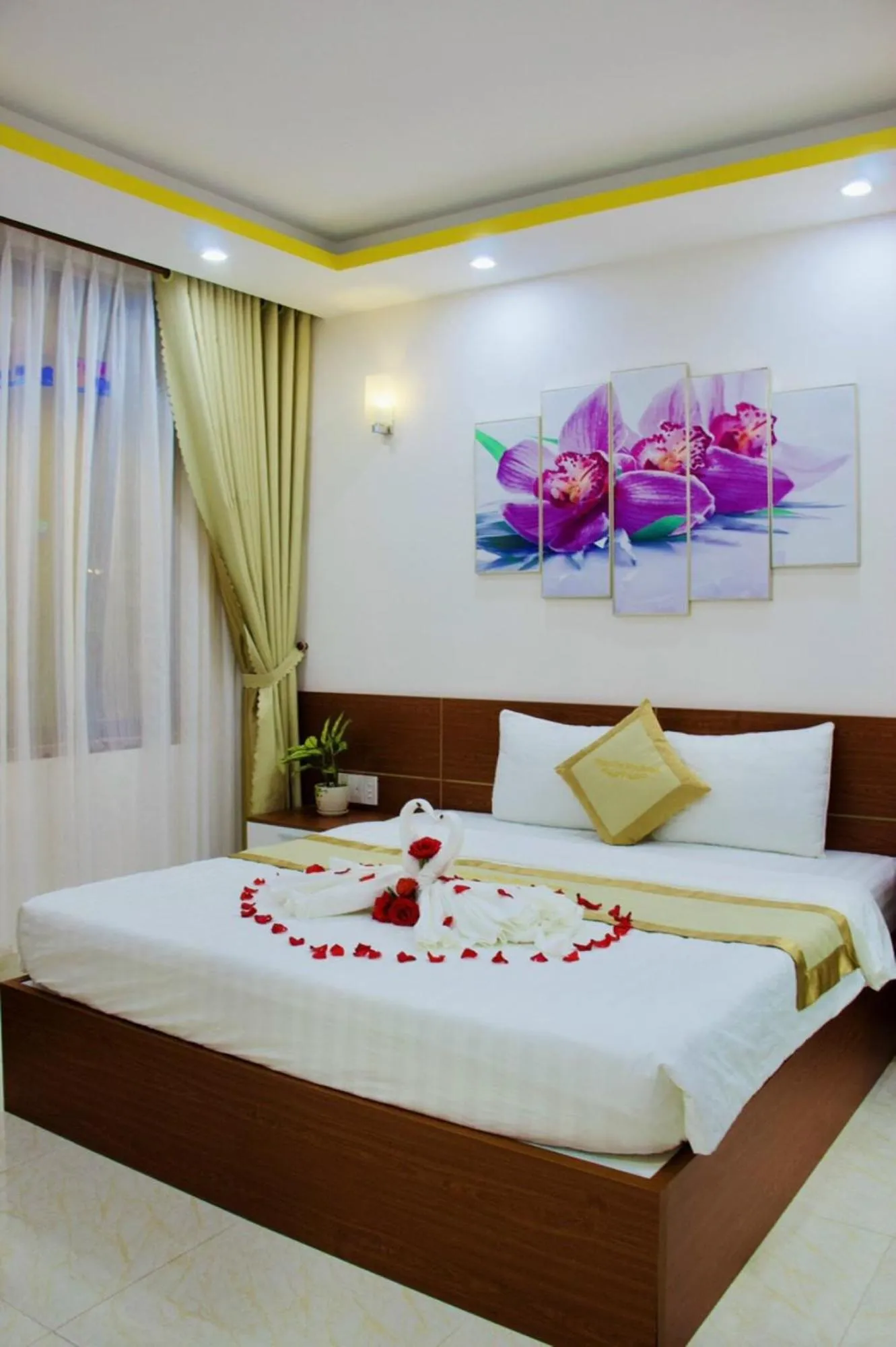 Bedroom, Bed in Phuc Con Son Hotel