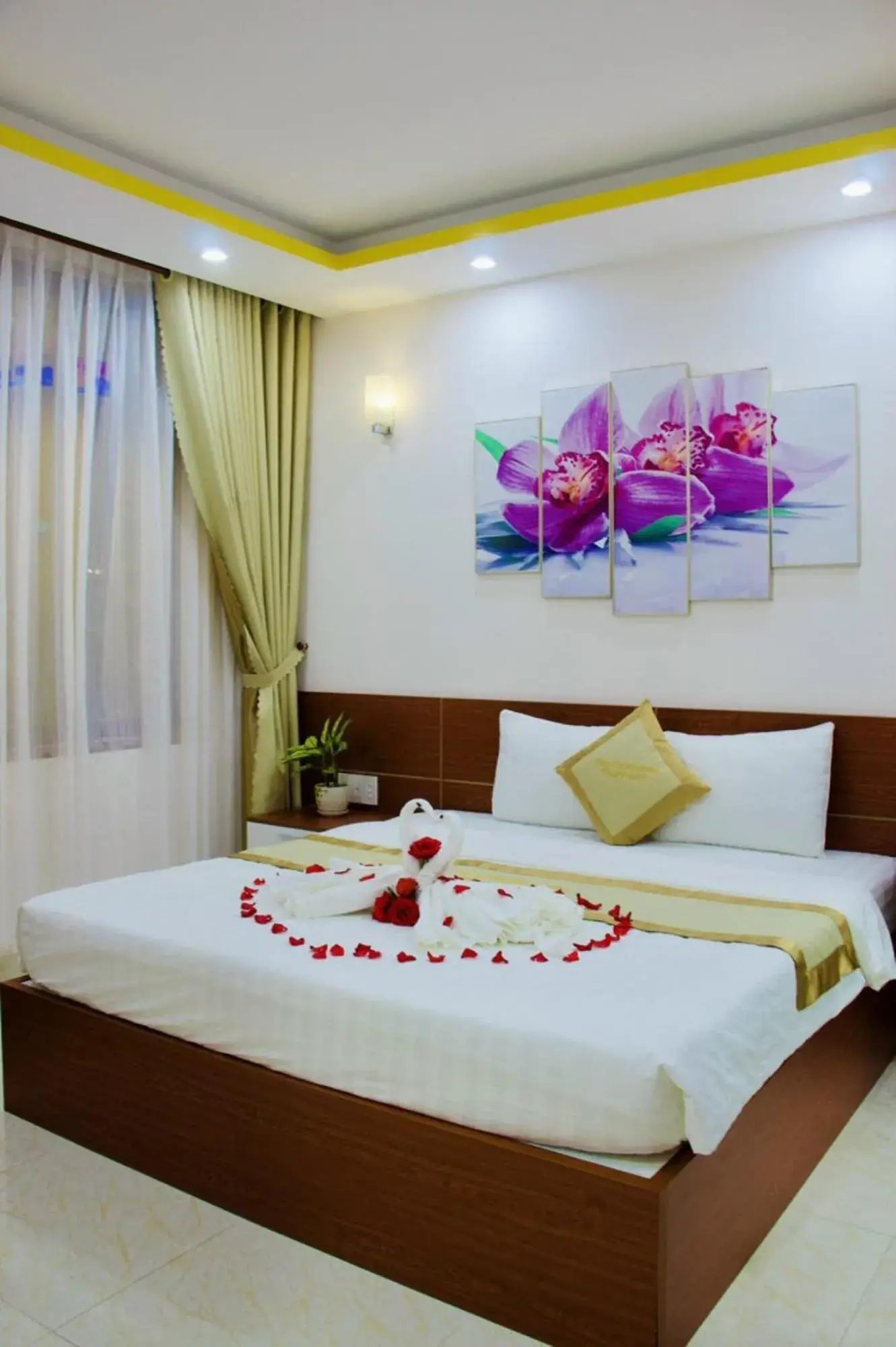 Deluxe Double Room with Balcony in Phuc Con Son Hotel Deluxe Double Room with Balcony in Phuc Con Son Hotel