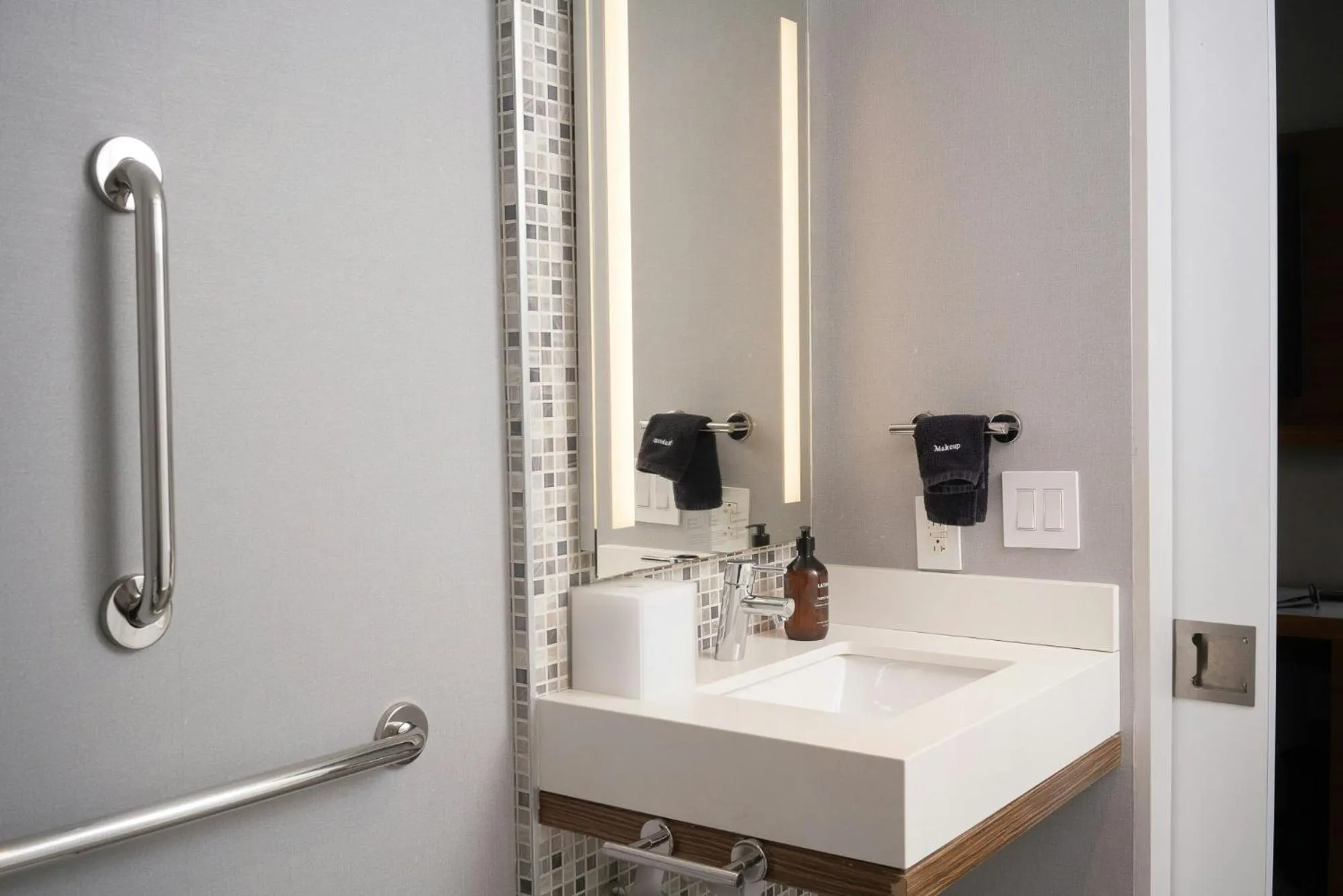 Bathroom in The Cloud One New York-Downtown, by the Motel One Group