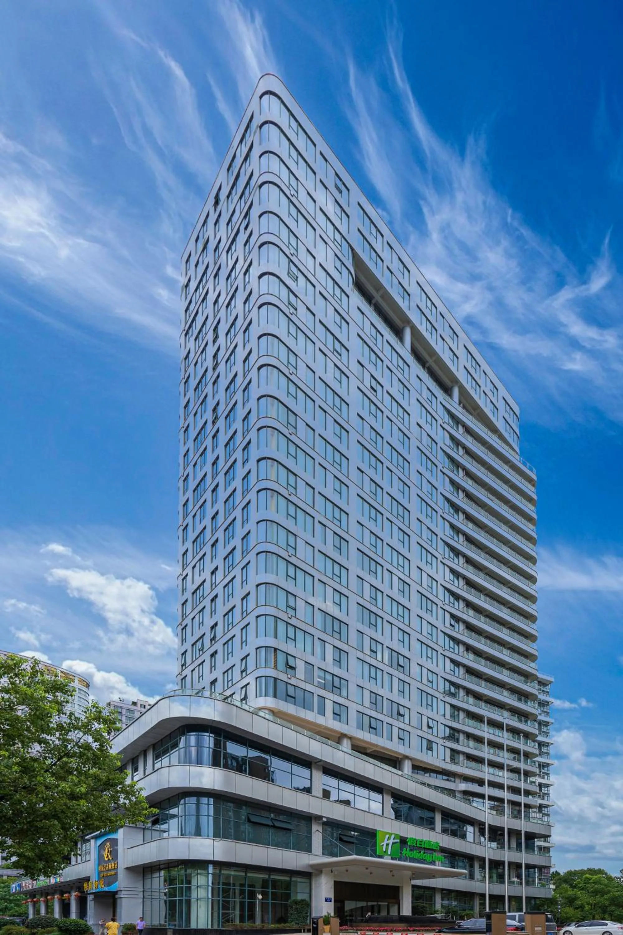 Property building in Holiday Inn One Thousand Island Lake by IHG